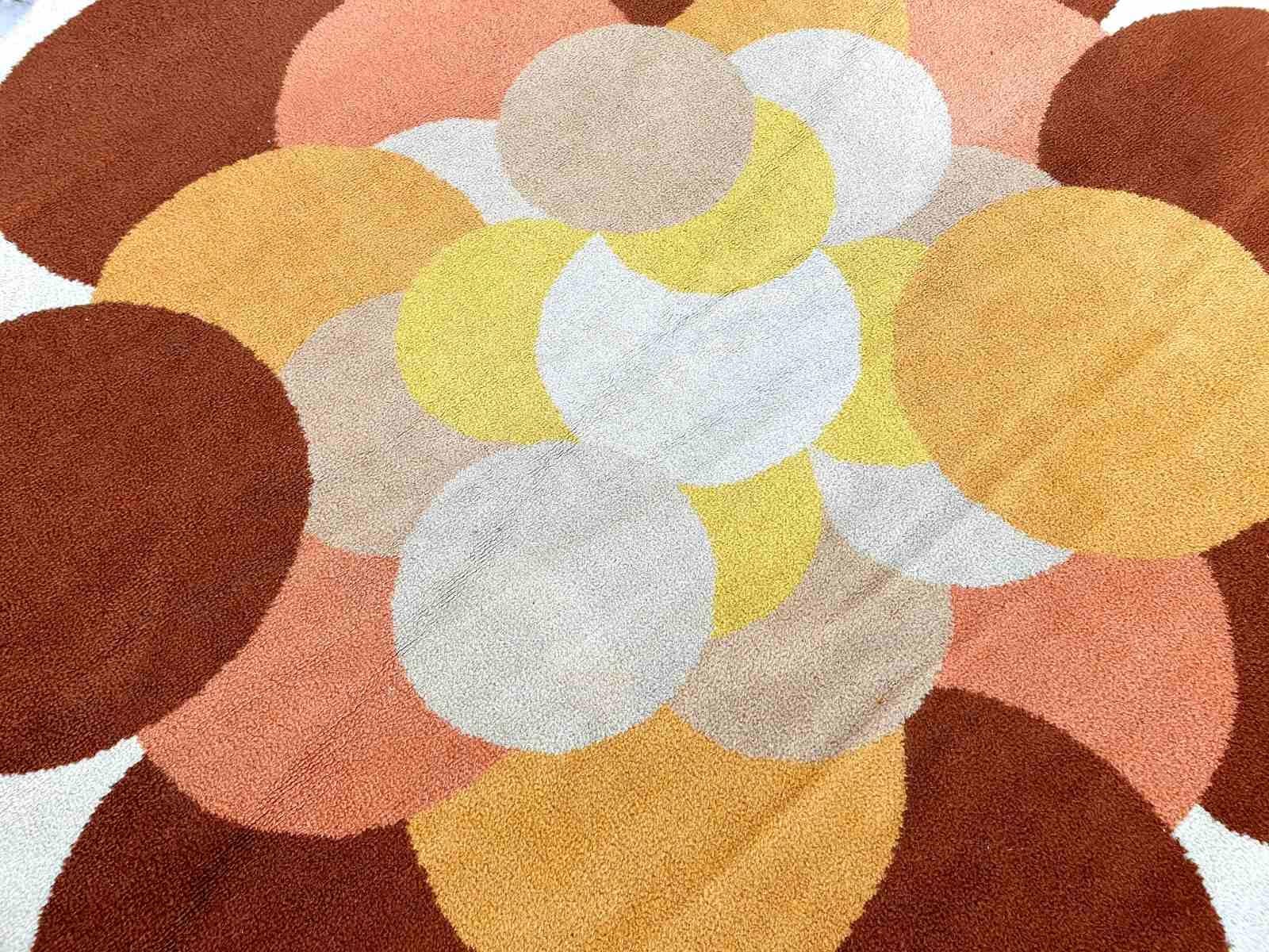 Alfombra redonda italiana Modern Space Age, Italia años 70 Era espacial en venta