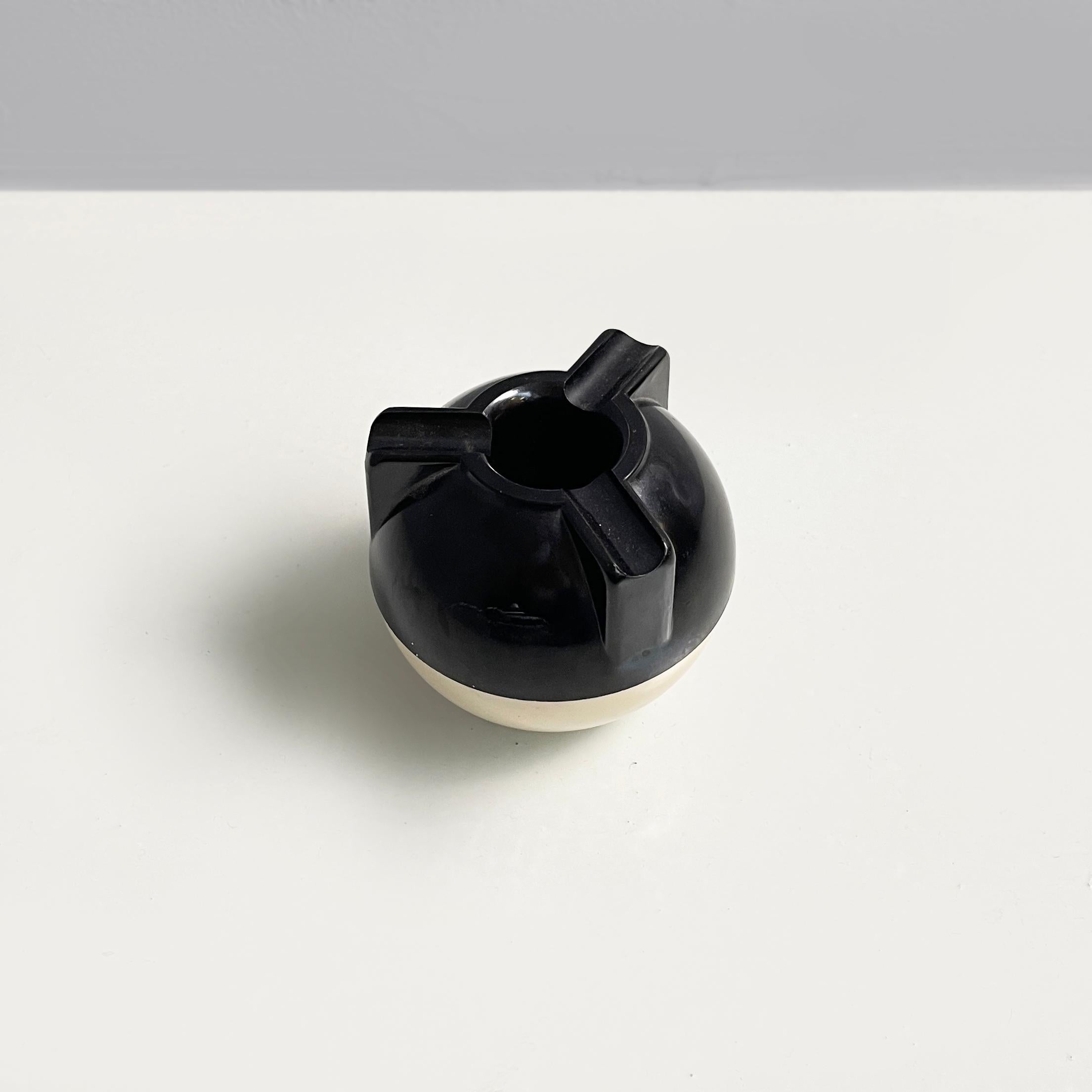 Modern Italian modern Spherical table ashtray in black and white plastic, 1980s For Sale