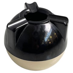 Vintage Italian modern Spherical table ashtray in black and white plastic, 1980s
