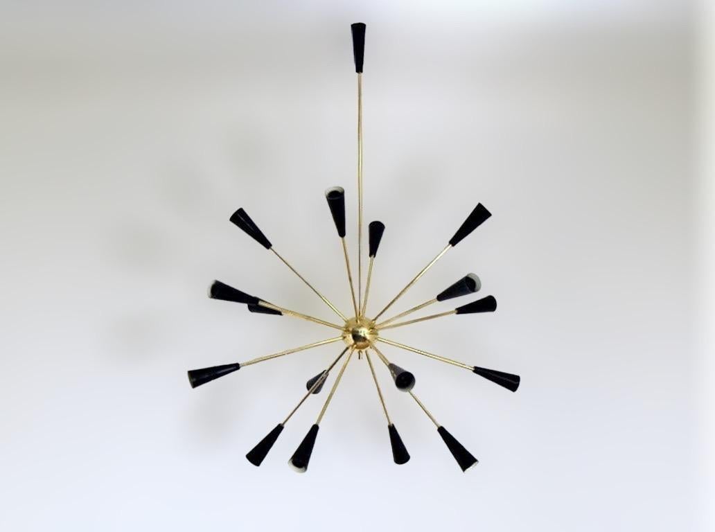 Mid-Century Modern Lustre moderne italien sputnik en laiton et émail par Fabio Ltd en vente
