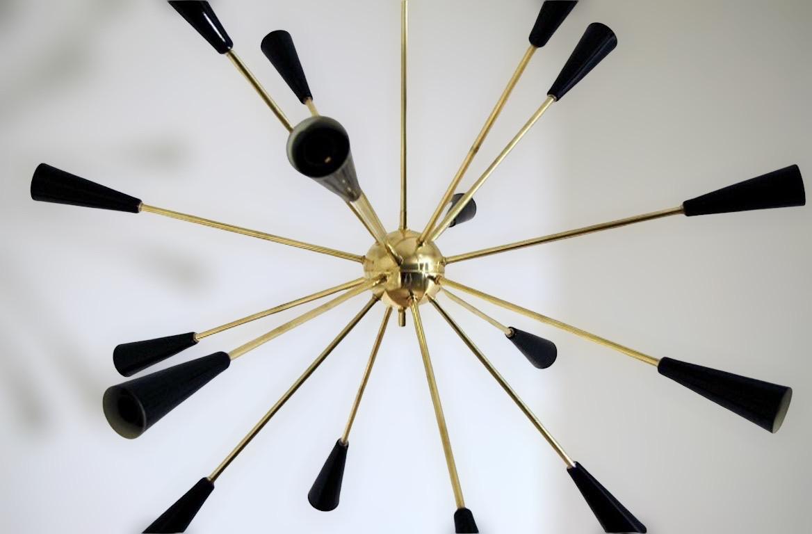 Lampadario Sputnik moderno in ottone e smalto di Fabio Ltd In condizioni Nuovo in vendita a Los Angeles, CA