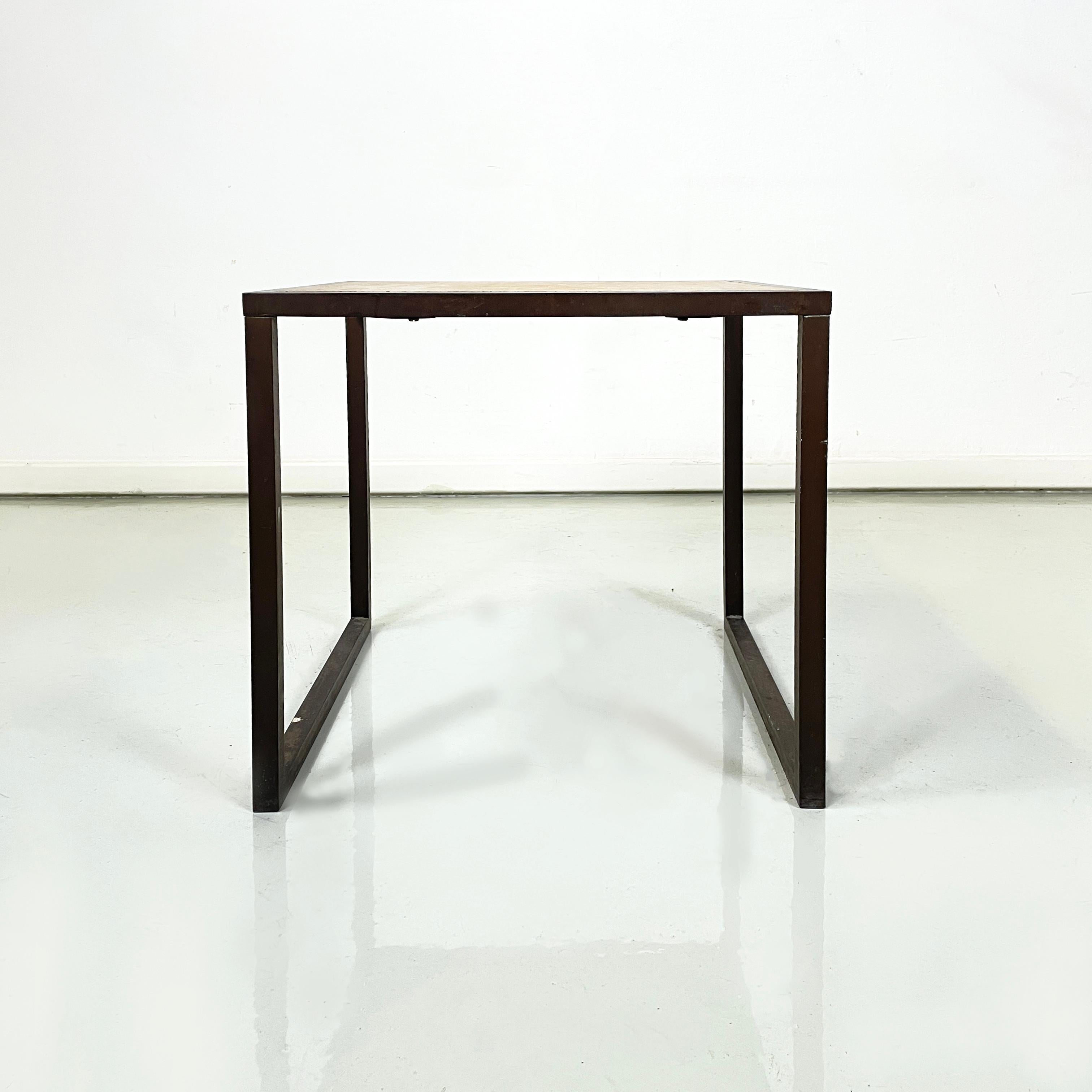 Italian modern Square coffee table in travertine and metal, 1970s
Coffee table with square travertine top. The structure, composed of the profile of the travertine slab and the legs, is made of square-section metal.
1970 approx.
Vintage condition,