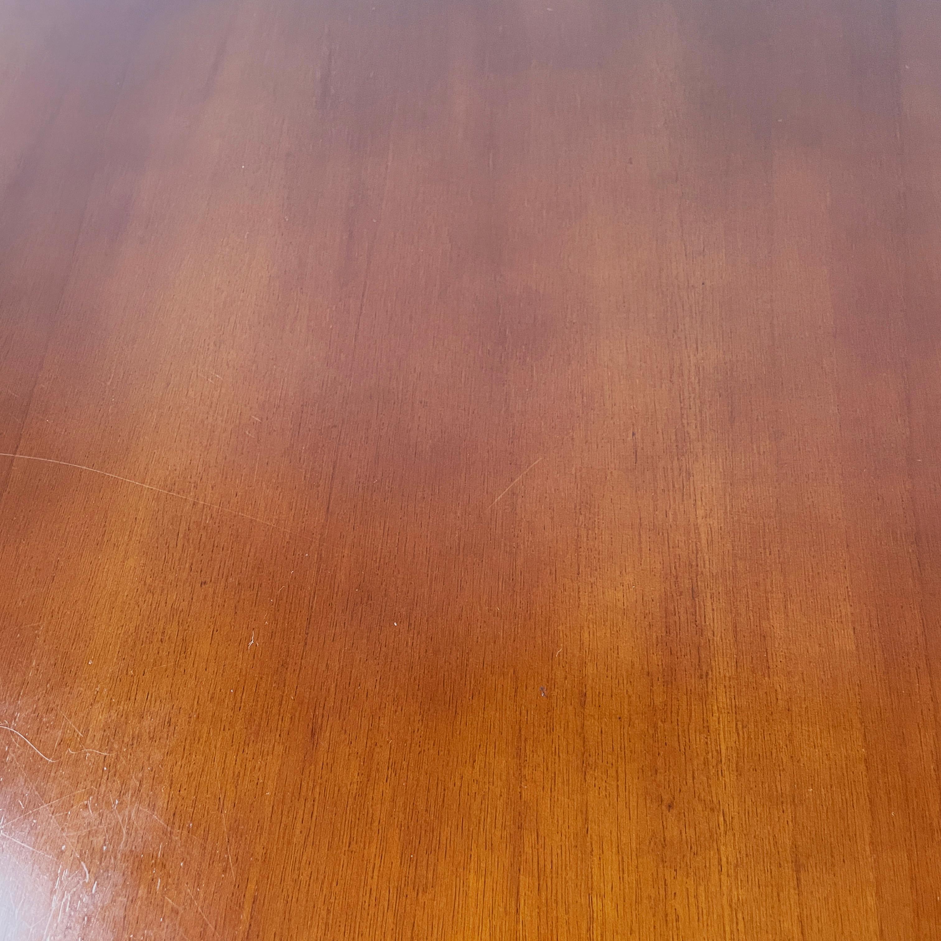 Italienischer moderner quadratischer Couchtisch aus Holz, 1970er Jahre im Angebot 7