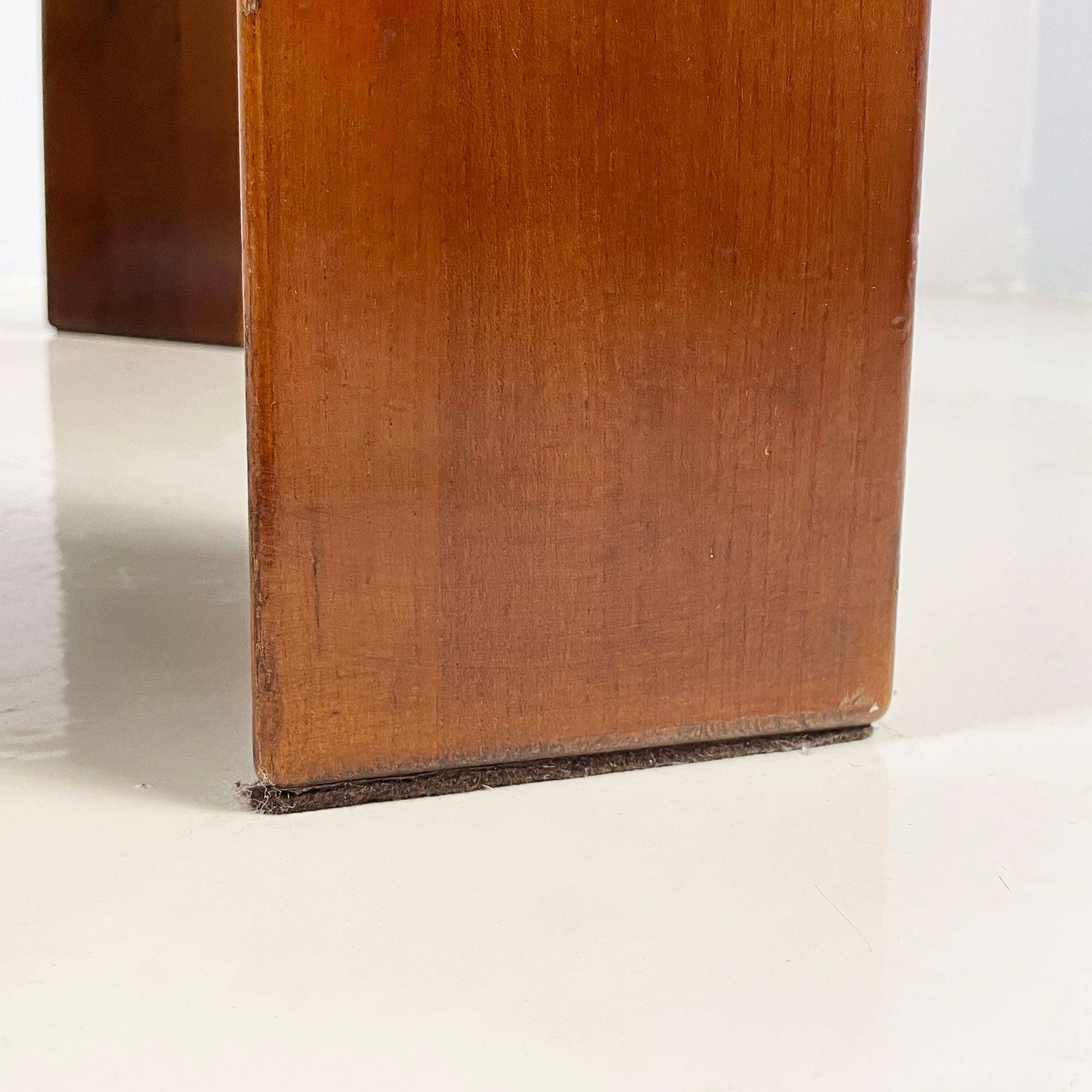Italienischer moderner quadratischer Couchtisch aus Holz, 1970er Jahre im Angebot 9
