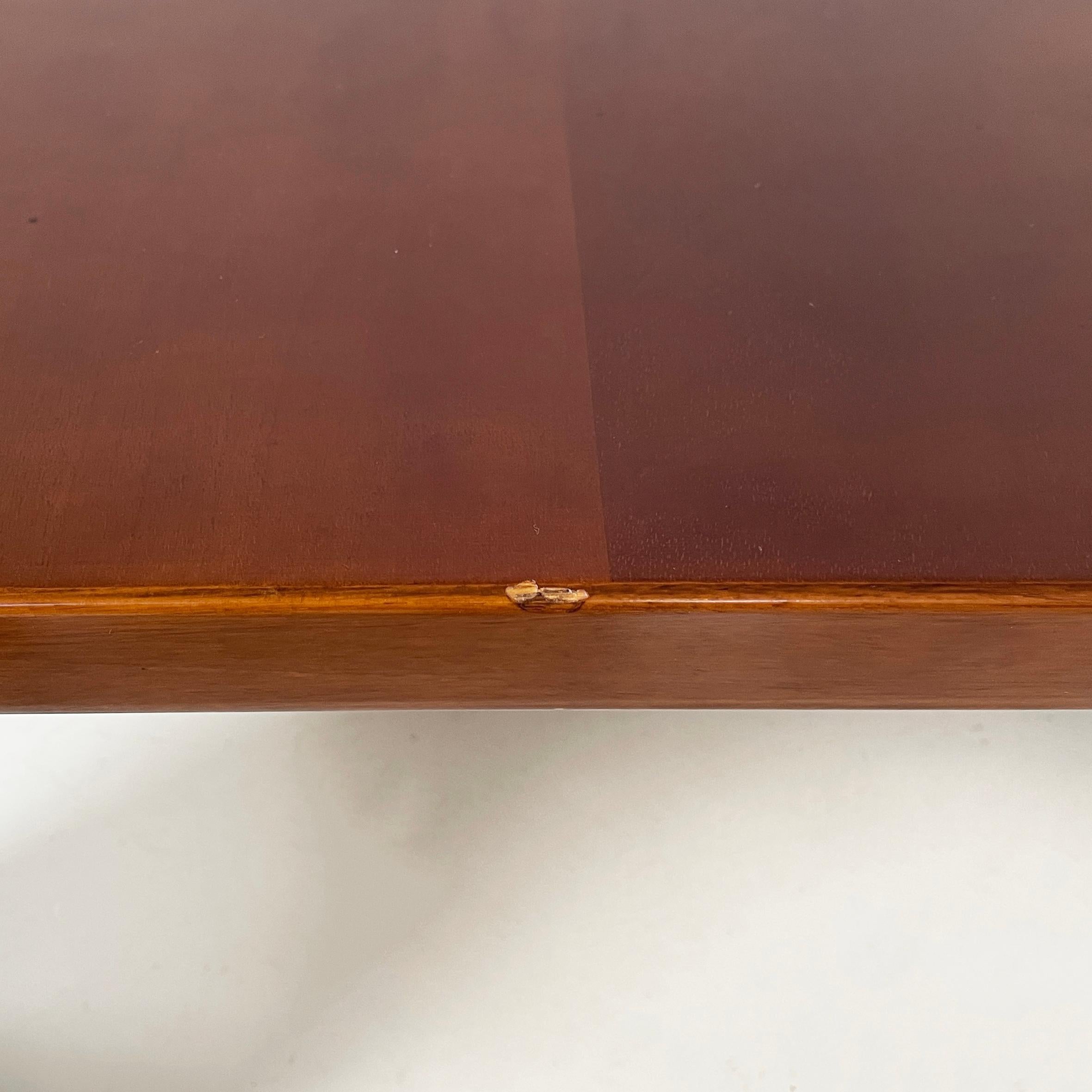 Italienischer moderner quadratischer Couchtisch aus Holz, 1970er Jahre im Angebot 4