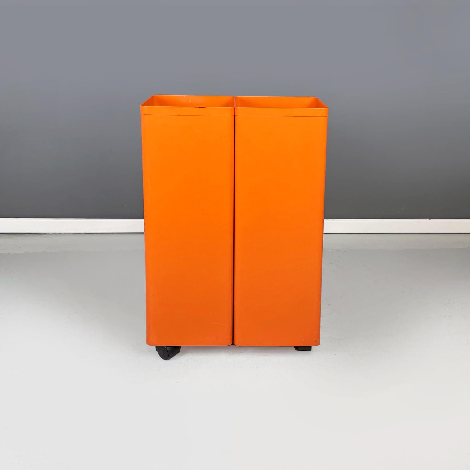 Italian modern Square drawing roll holder in orange metal sheet by Neolt, 1980s In Good Condition For Sale In MIlano, IT