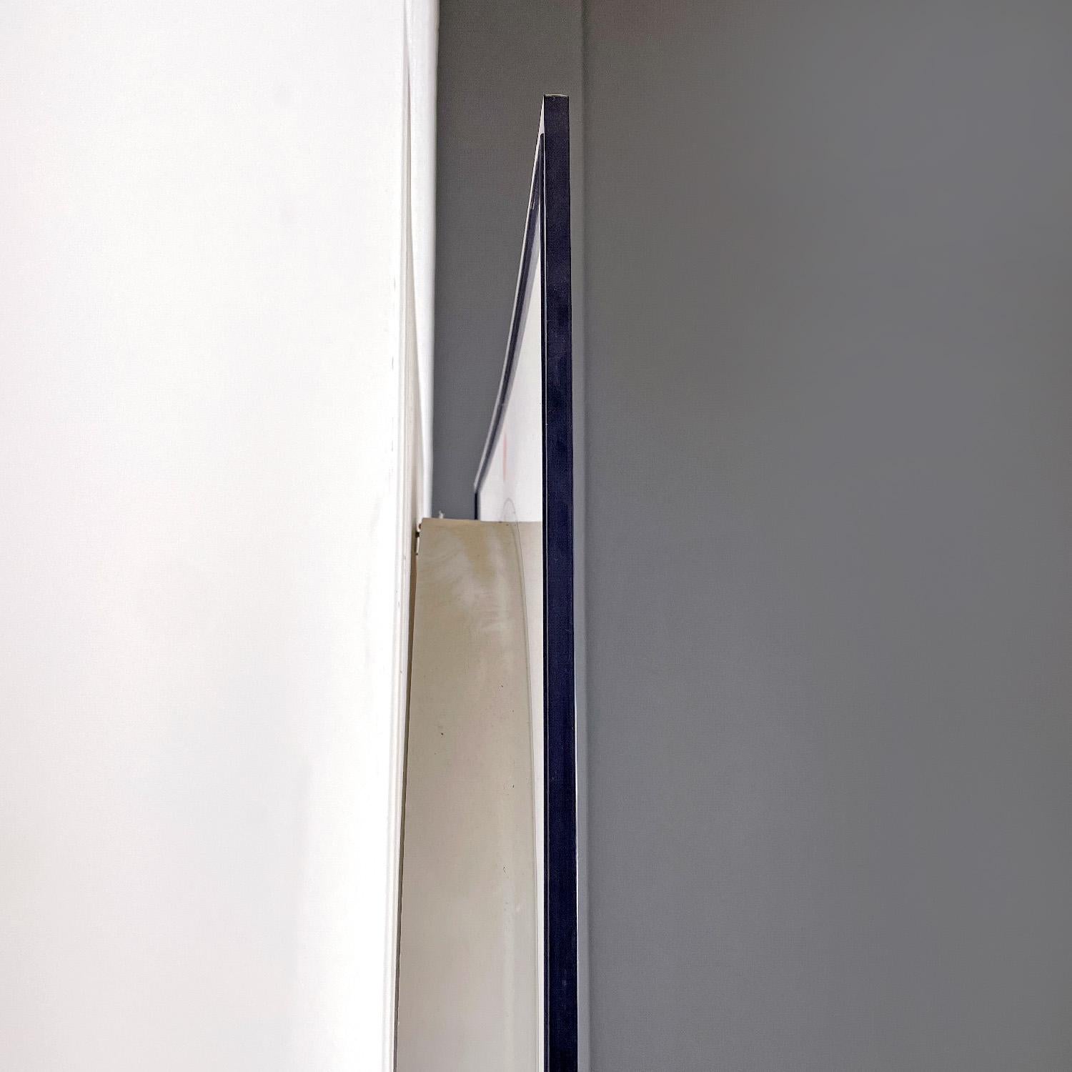 Italienische moderne quadratische Wanduhr aus Kunststoff von Kurt B. Delbanco für Morphos, 1980er Jahre (Moderne) im Angebot