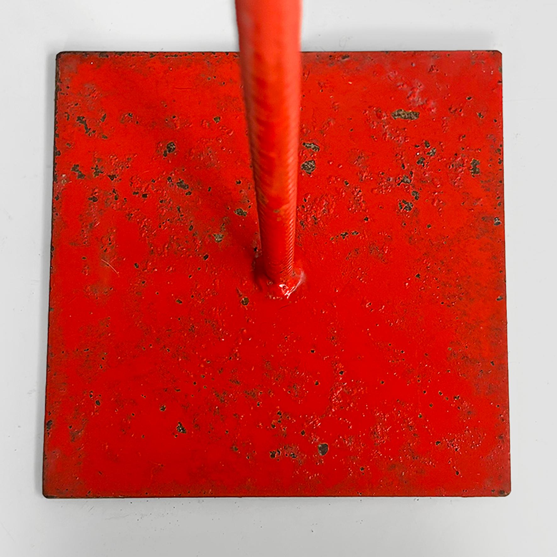 Italienische moderne quadratische rote und blaue Metallsockel, 1970er Jahre im Angebot 7