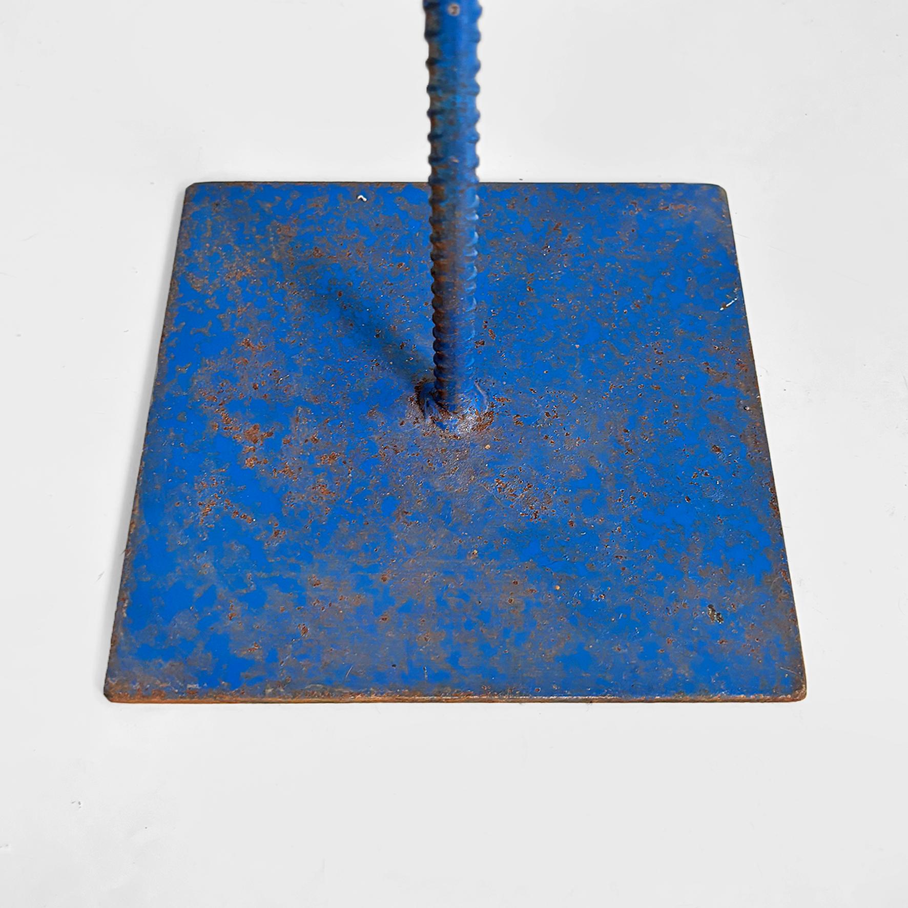 Italienische moderne quadratische rote und blaue Metallsockel, 1970er Jahre im Angebot 14