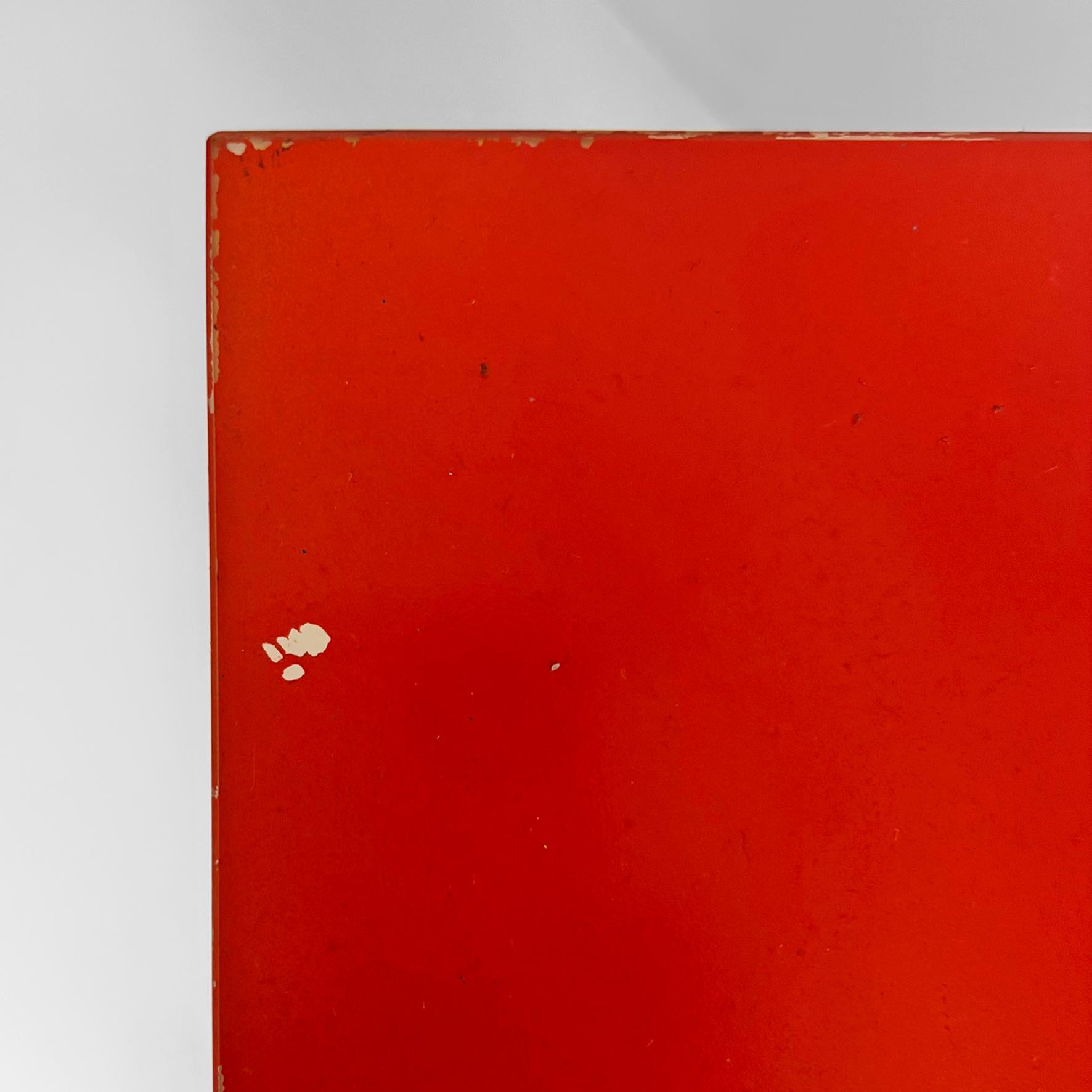 Italienische moderne quadratische rote und blaue Metallsockel, 1970er Jahre im Angebot 3