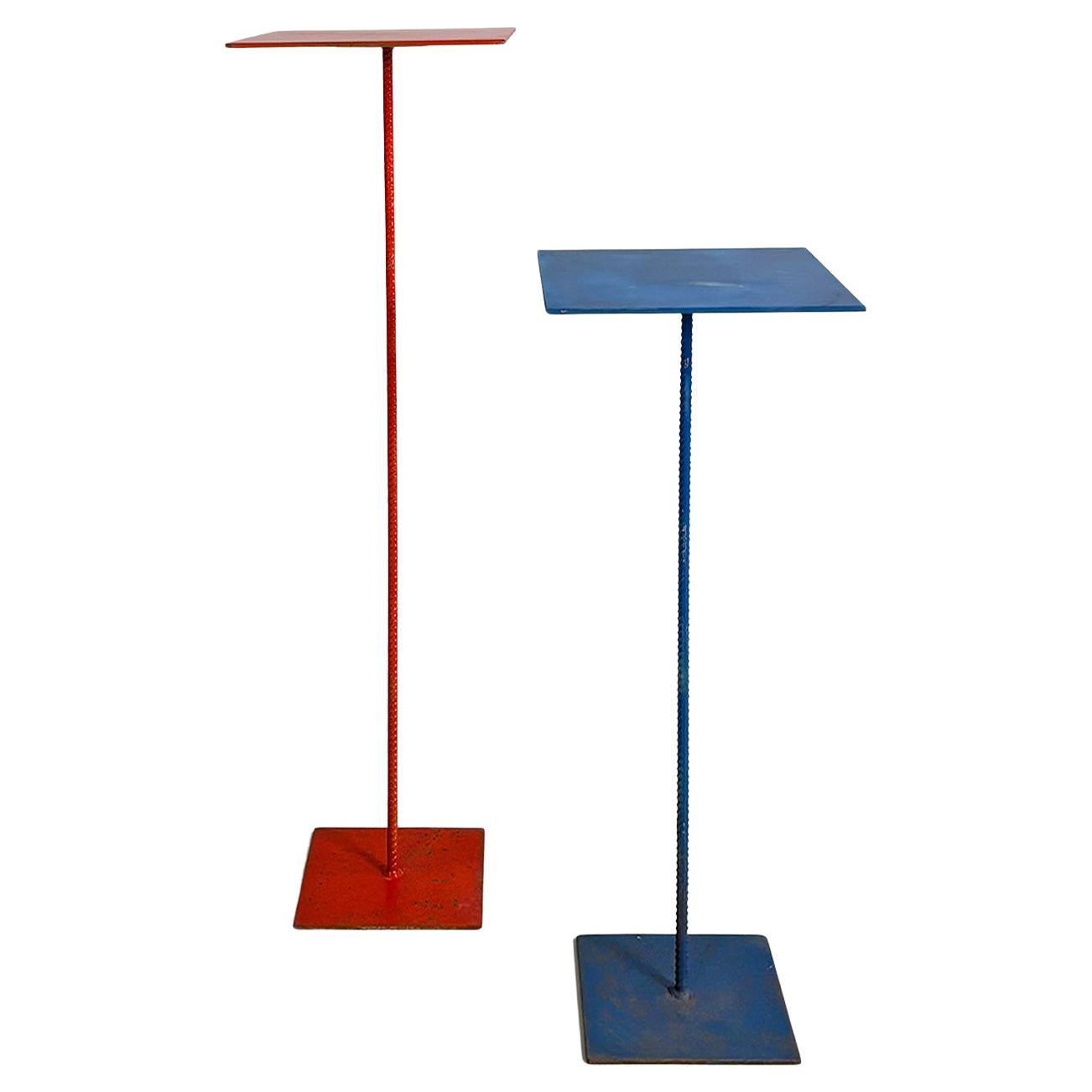 Italienische moderne quadratische rote und blaue Metallsockel, 1970er Jahre im Angebot