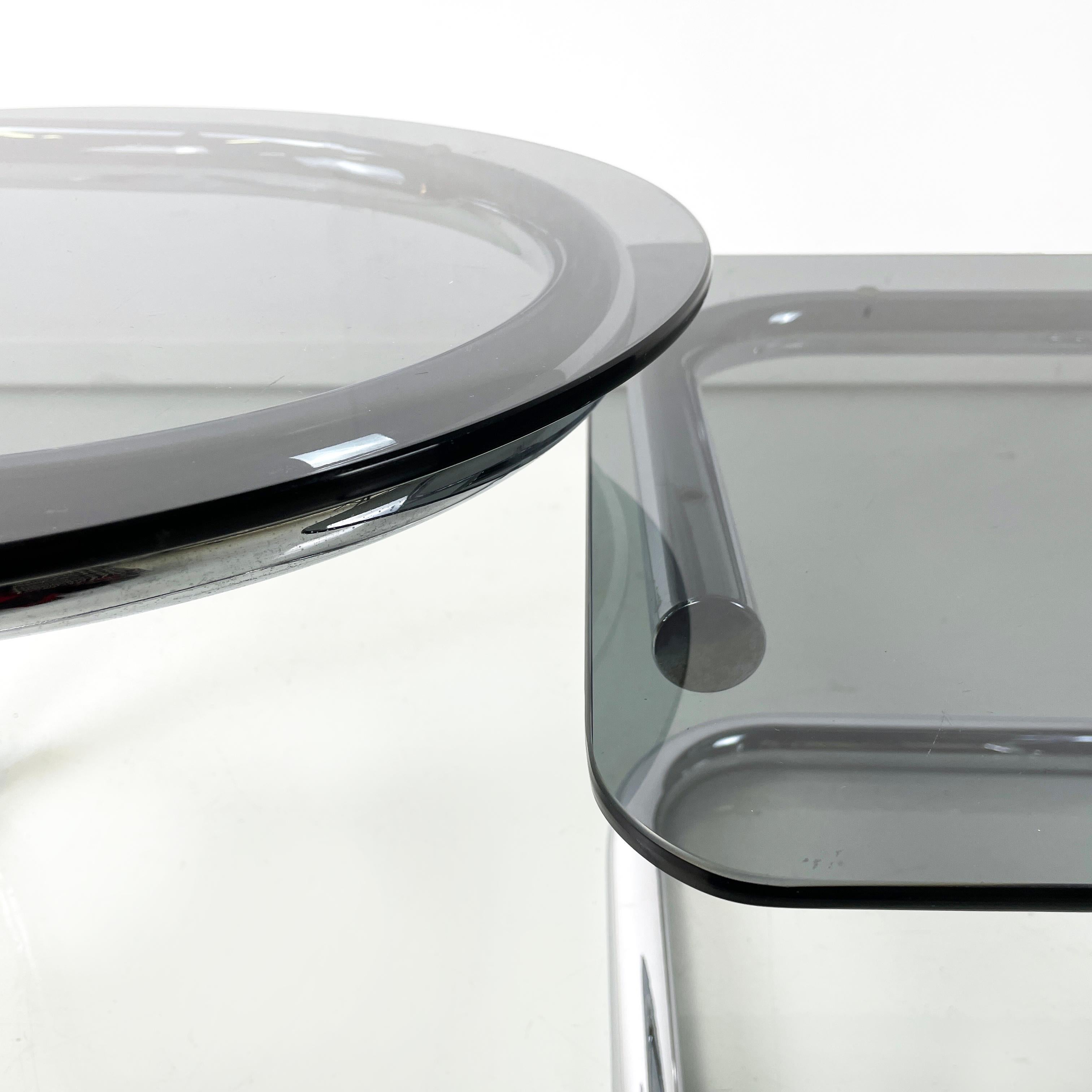 Acier Table basse ronde carrée moderne italienne en verre fumé et acier chromé, 1970 en vente