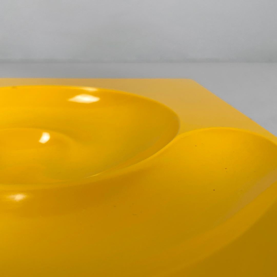 Posacenere moderno italiano quadrato giallo Spiros Eleonore Peduzzi Riva Artemide anni '70 8