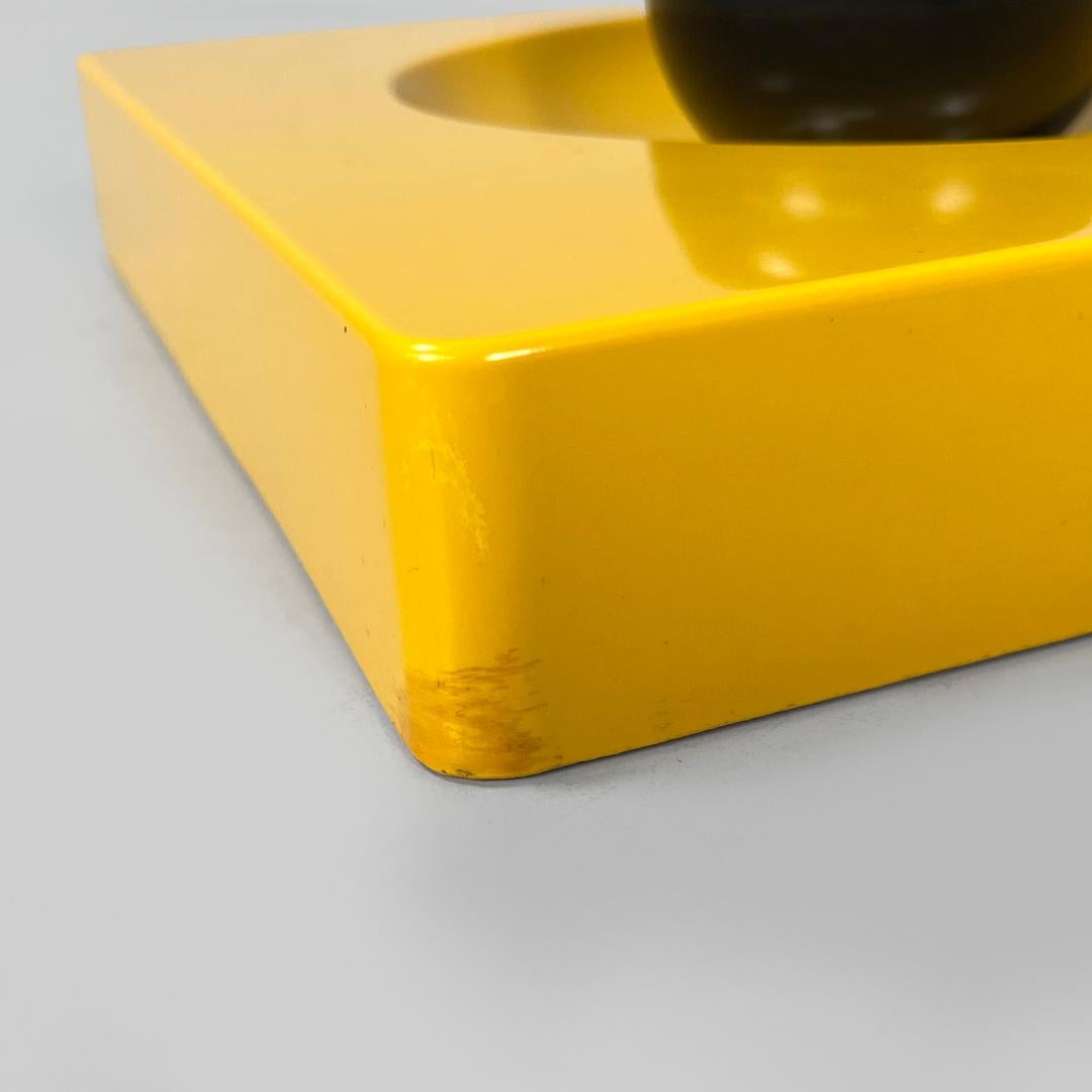 Posacenere moderno italiano quadrato giallo Spiros Eleonore Peduzzi Riva Artemide anni '70 10