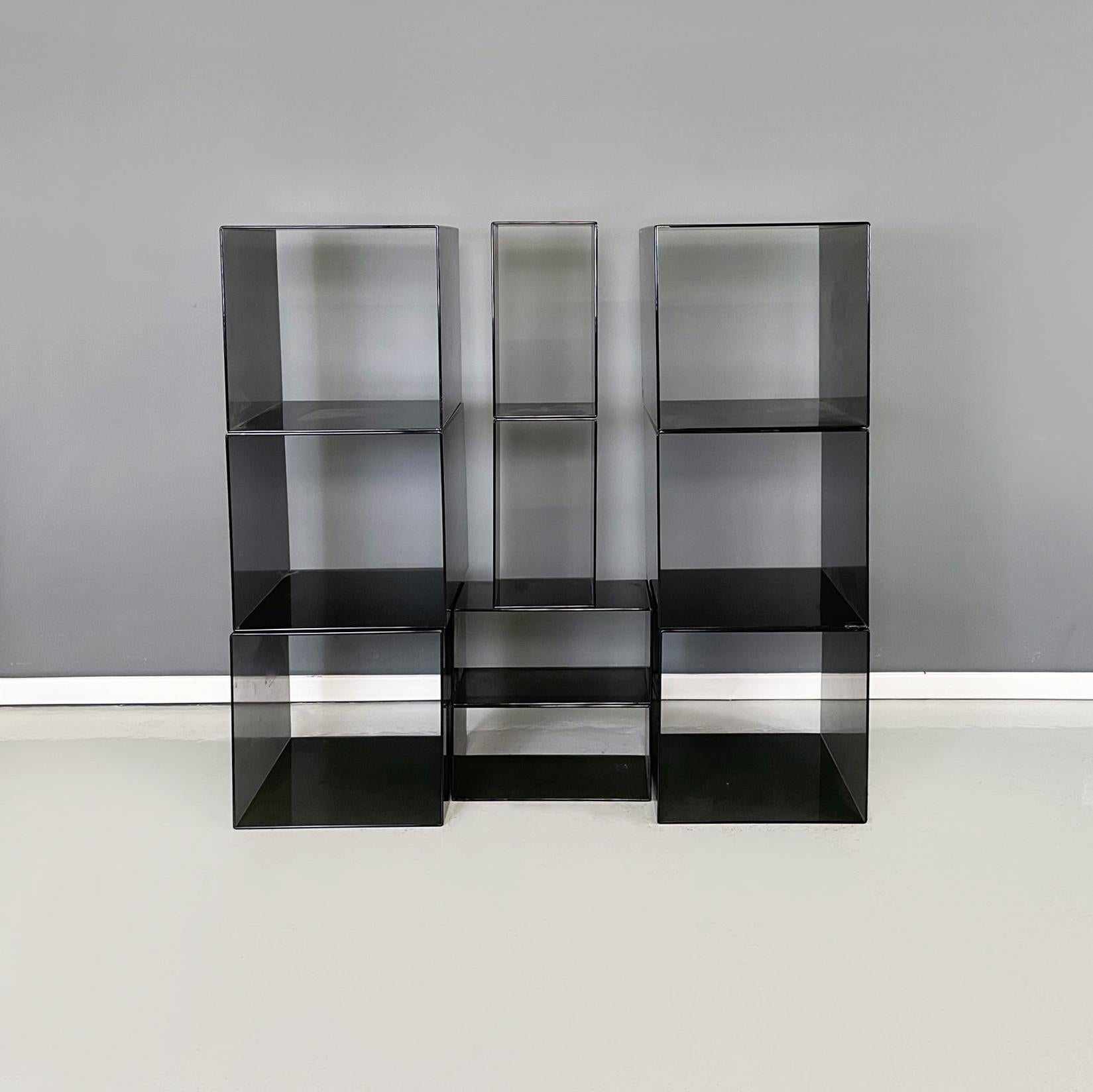Italian modern Squared modular bookcase or display in smoked plexiglass, 1990s In Good Condition For Sale In MIlano, IT