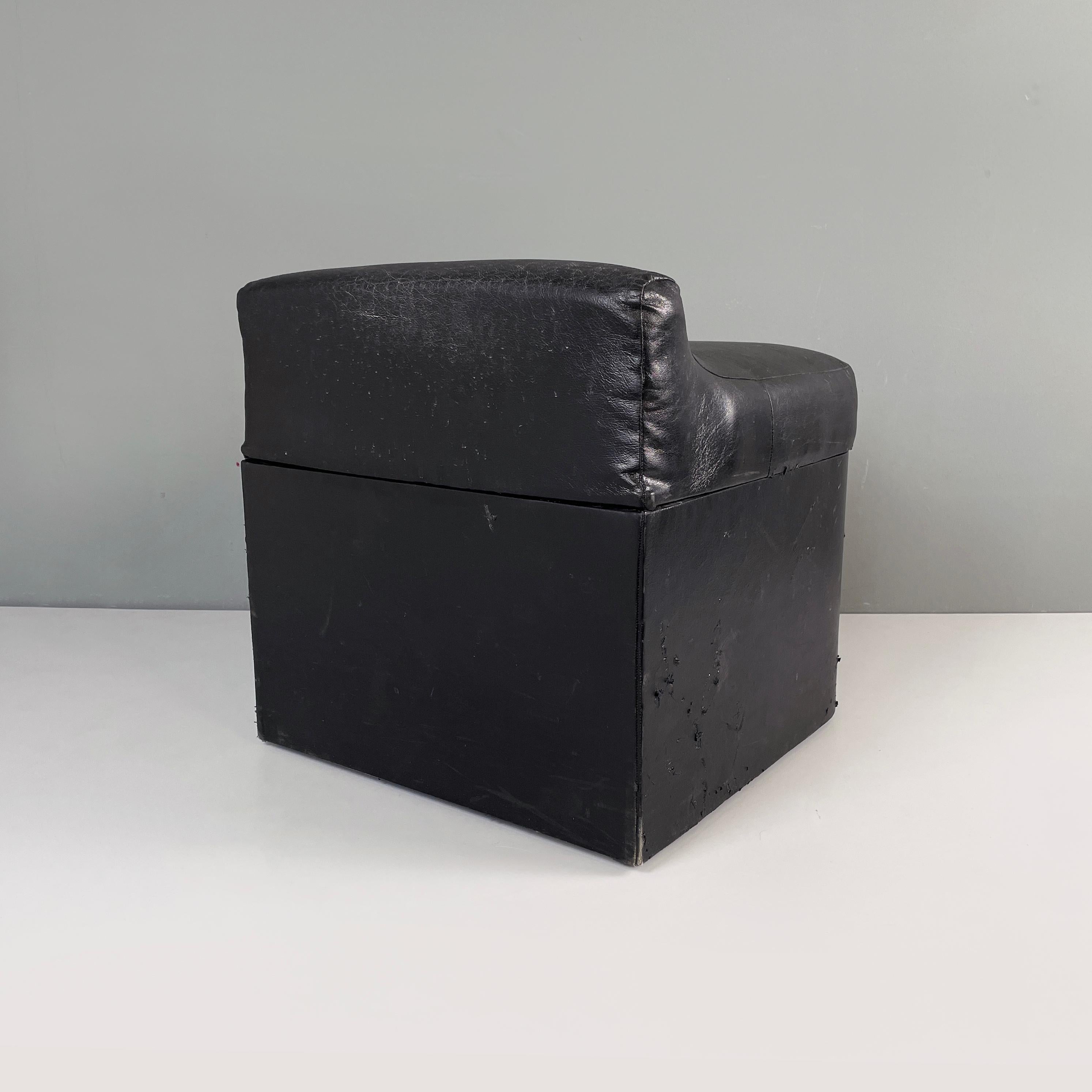 Taburete cuadrado moderno italiano en piel sintética negra con ruedas, años 80 Italian en venta