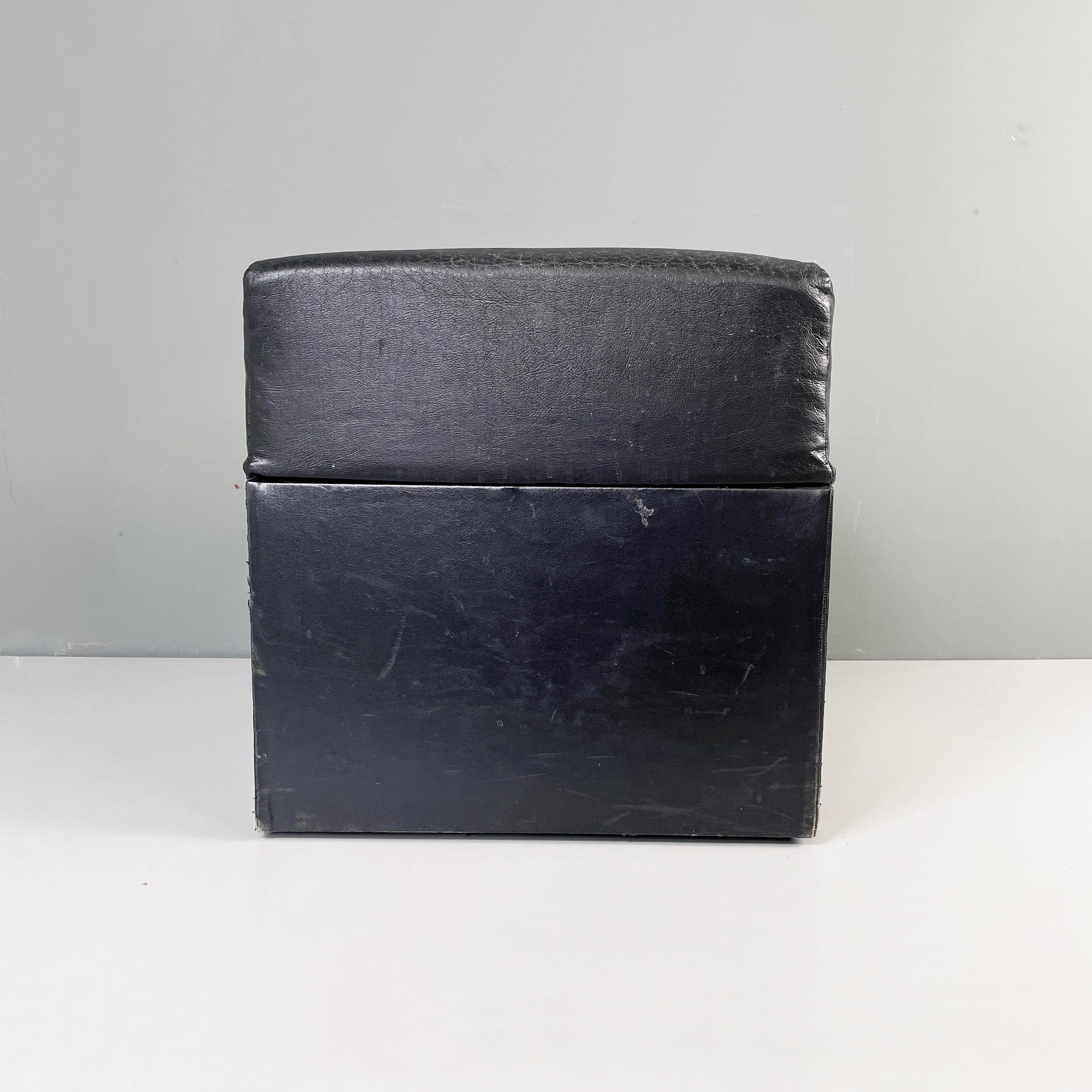 Late 20th Century Italian modern Squared stool in black faux leather with wheels, 1980s For Sale