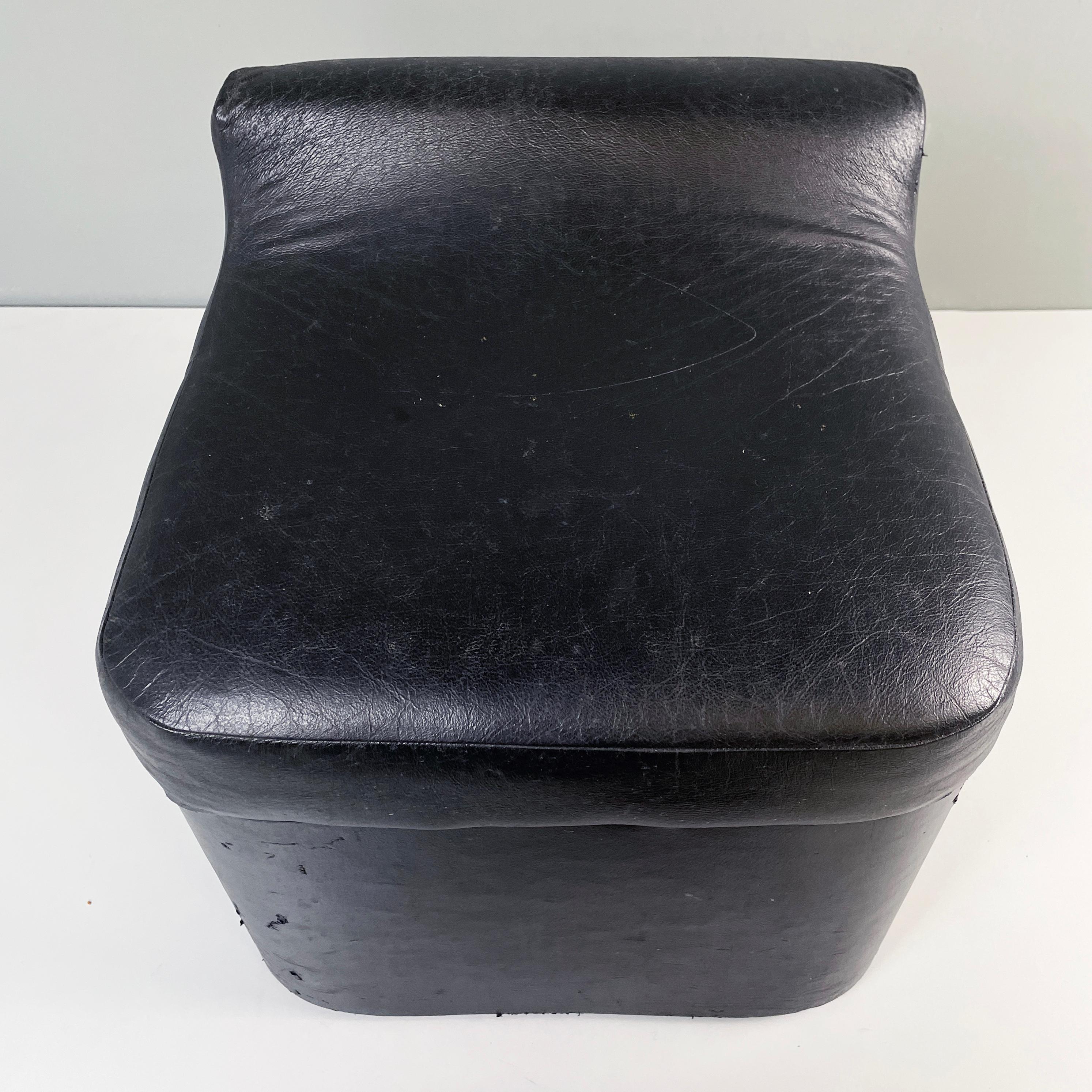 Leather Italian modern Squared stool in black faux leather with wheels, 1980s For Sale