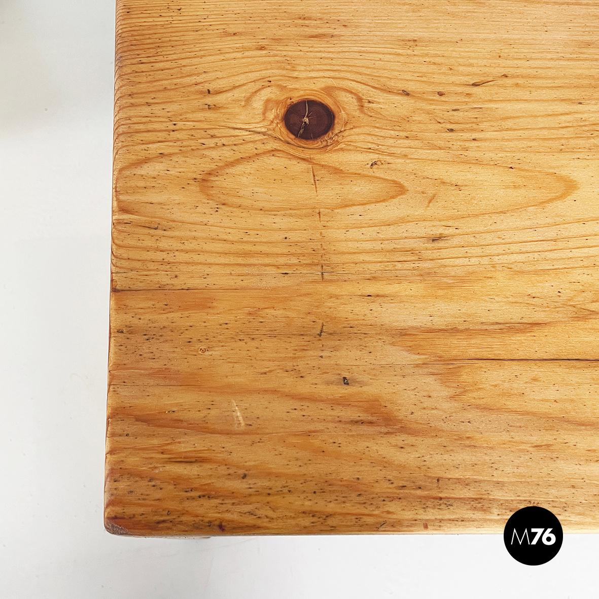 Sgabelli moderni italiani in legno Squared, anni '70 in vendita 4