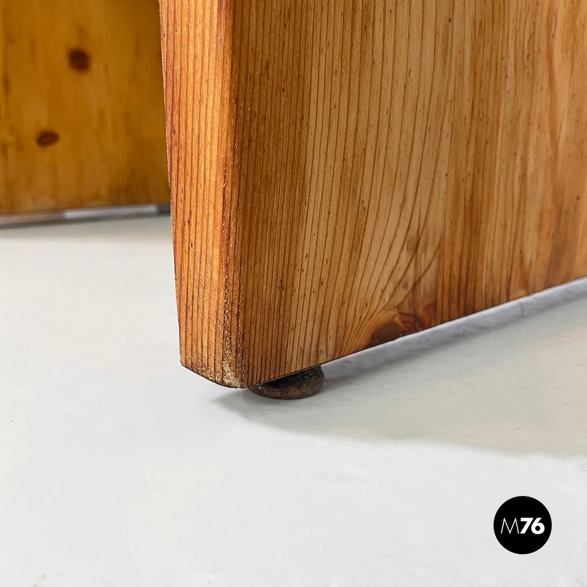 Sgabelli moderni italiani in legno Squared, anni '70 in vendita 7