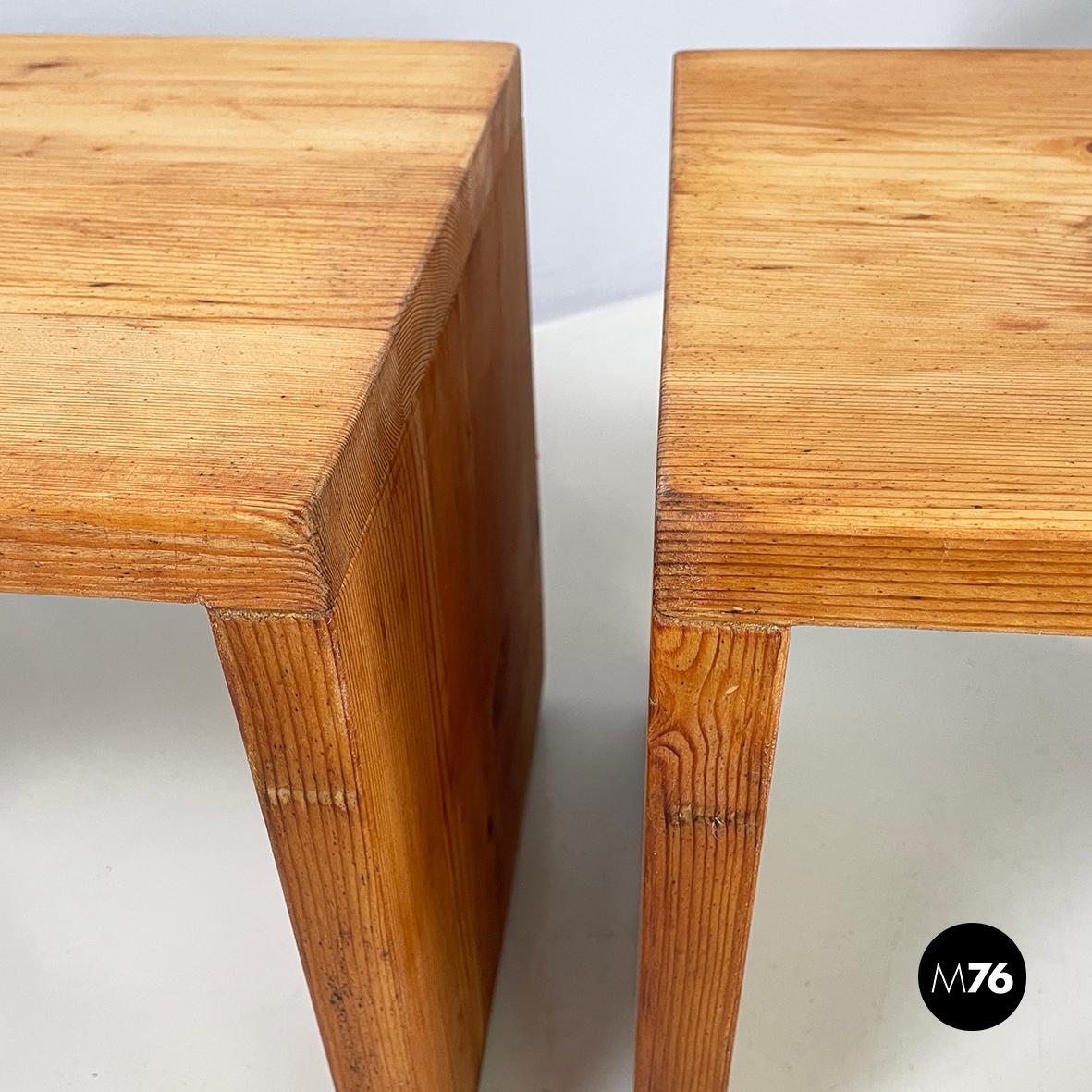 Legno Sgabelli moderni italiani in legno Squared, anni '70 in vendita