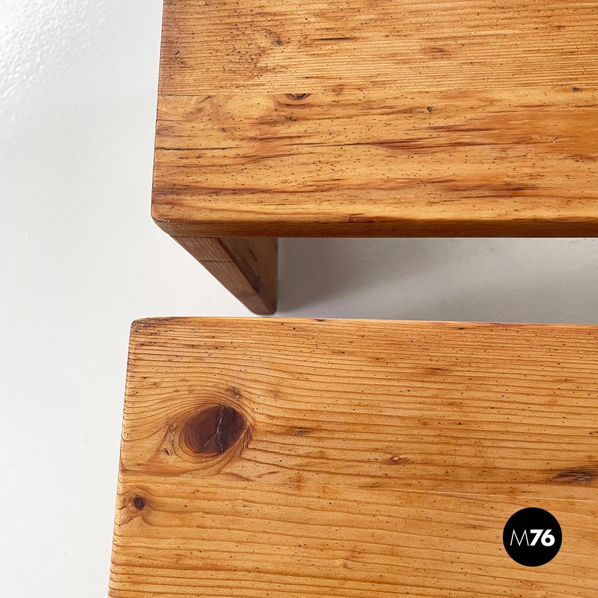 Sgabelli moderni italiani in legno Squared, anni '70 in vendita 1