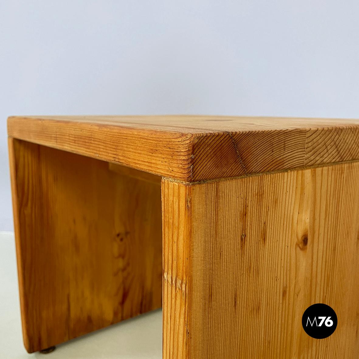 Sgabelli moderni italiani in legno Squared, anni '70 in vendita 2
