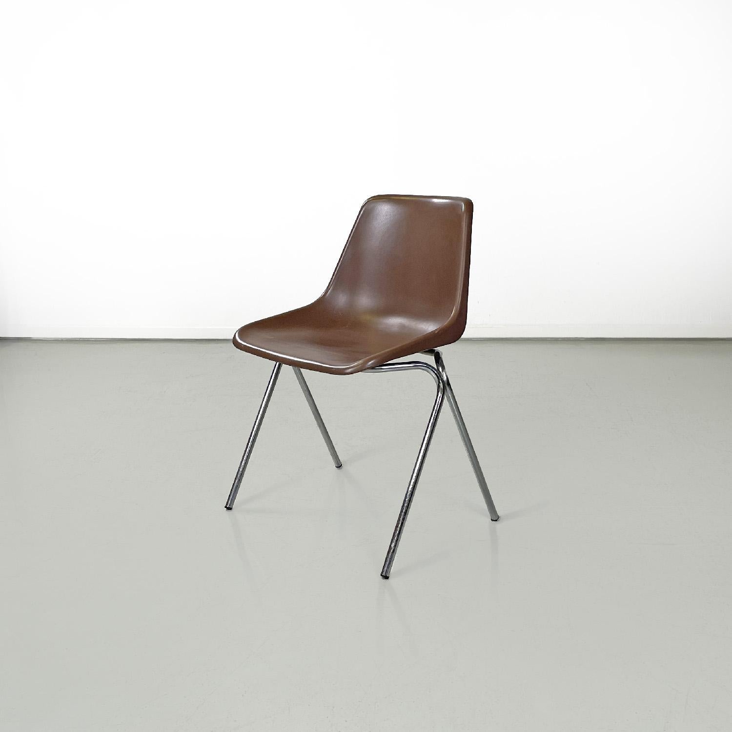 Italian modern stackable chairs by Proinco in brown plastic, 1970s
Set of five chairs with seat and backrest composed of a single brown plastic structure, shaped and curved on the seat and on the perimeter. The legs are made of silver-colored