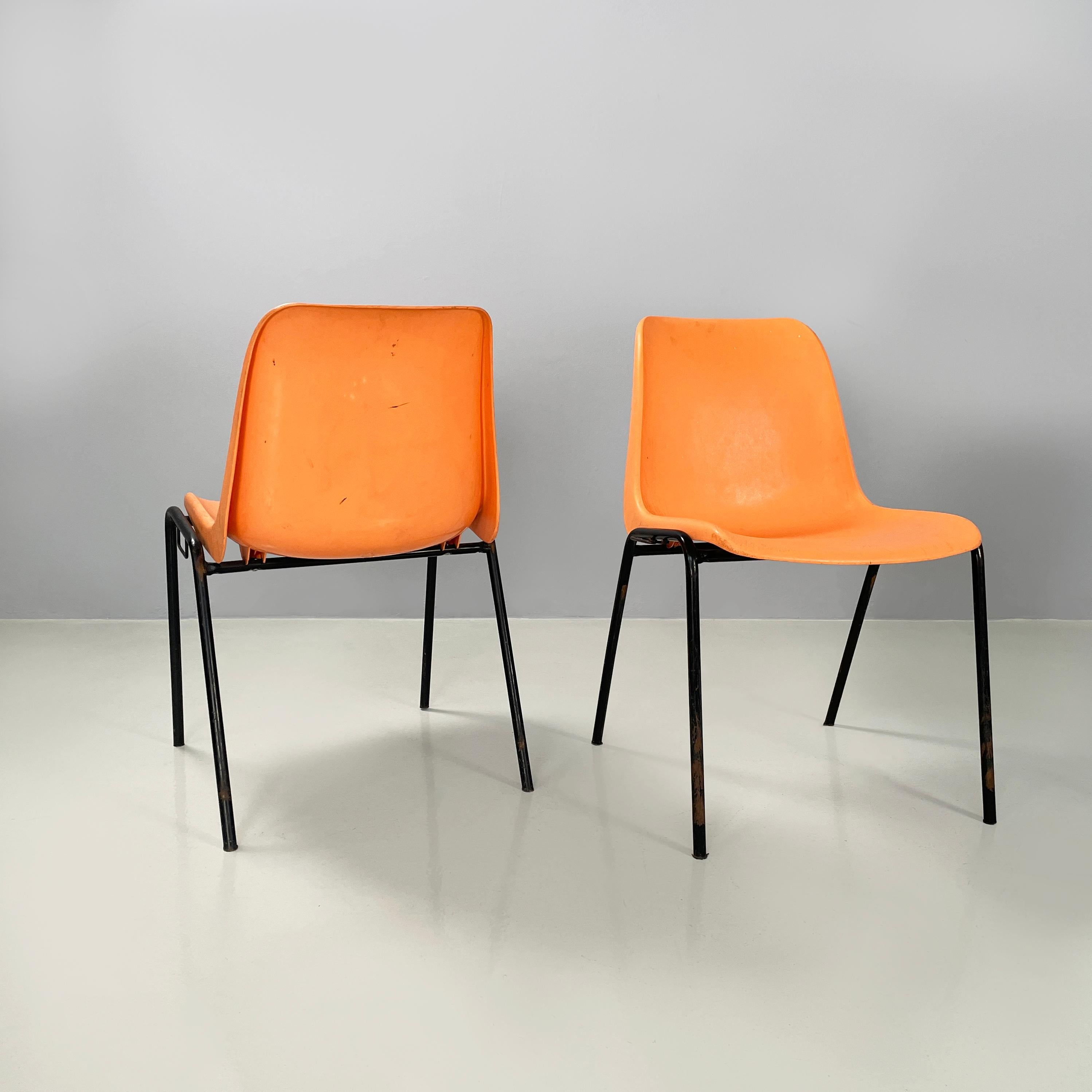 Italian modern Stackable chairs in orange plastic and black metal, 2001
Set of 3 chairs with curved monocoque in orange plastic. The legs are made of black painted metal rod. On the two sides there are black painted metal rod parts that allow the