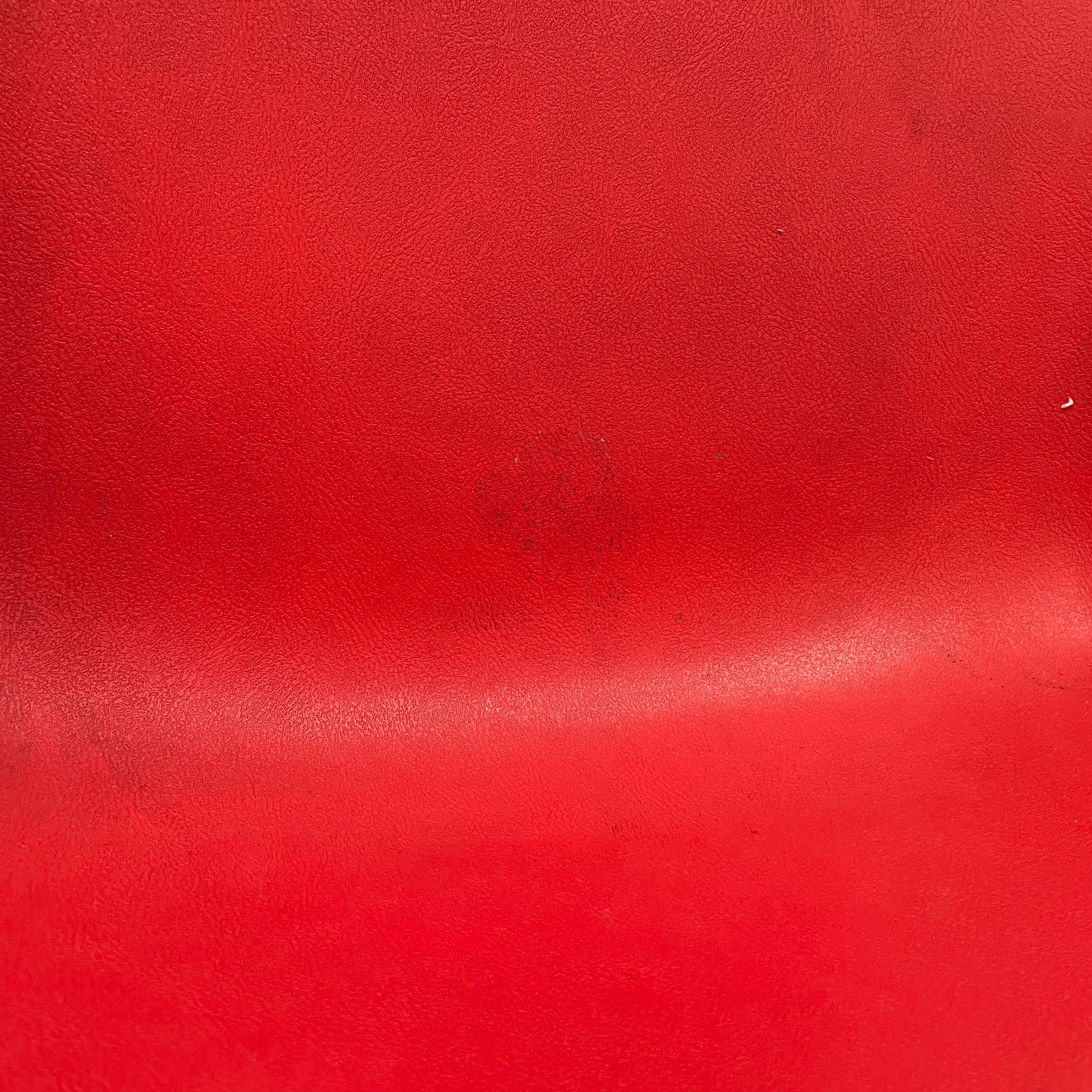 Moderne italienische stapelbare Stühle aus rotem Kunststoff und schwarzem Metall, 2000 im Angebot 8