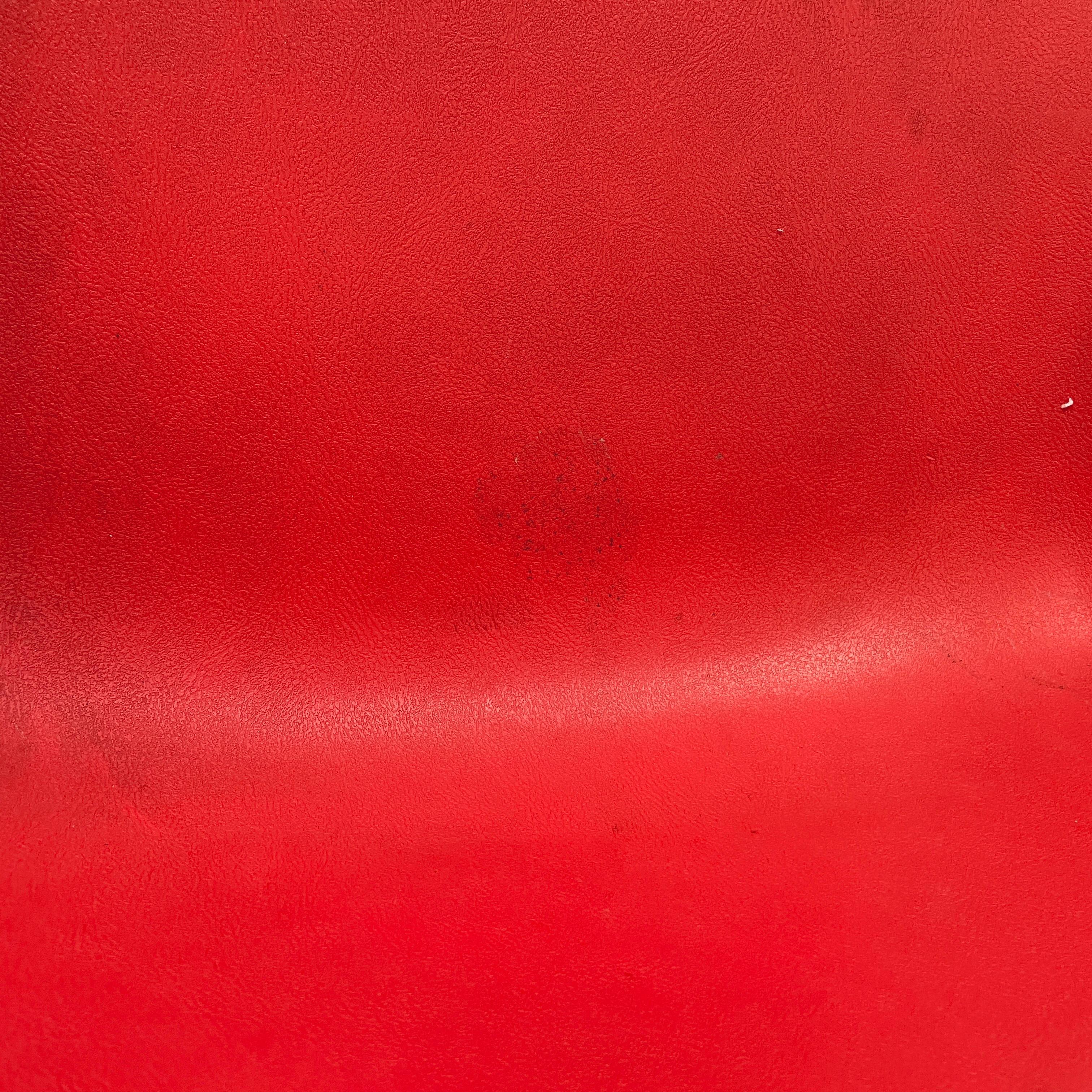 The Modernity Chaises empilables en plastique rouge et métal noir, 2000 en vente 6