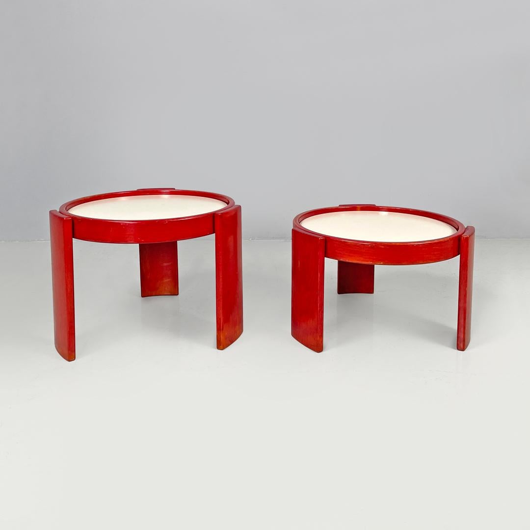 Tavolino moderno italiano impilabile bianco rosso 780/783 Frattini Cassina, anni '70 In condizioni discrete in vendita a MIlano, IT