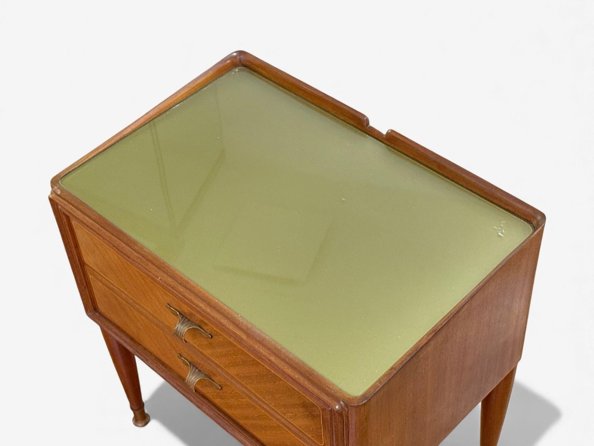 Tables de nuit modernes italiennes, en bois Stained Glass, laiton et verre, Italie, années 1950 en vente 1