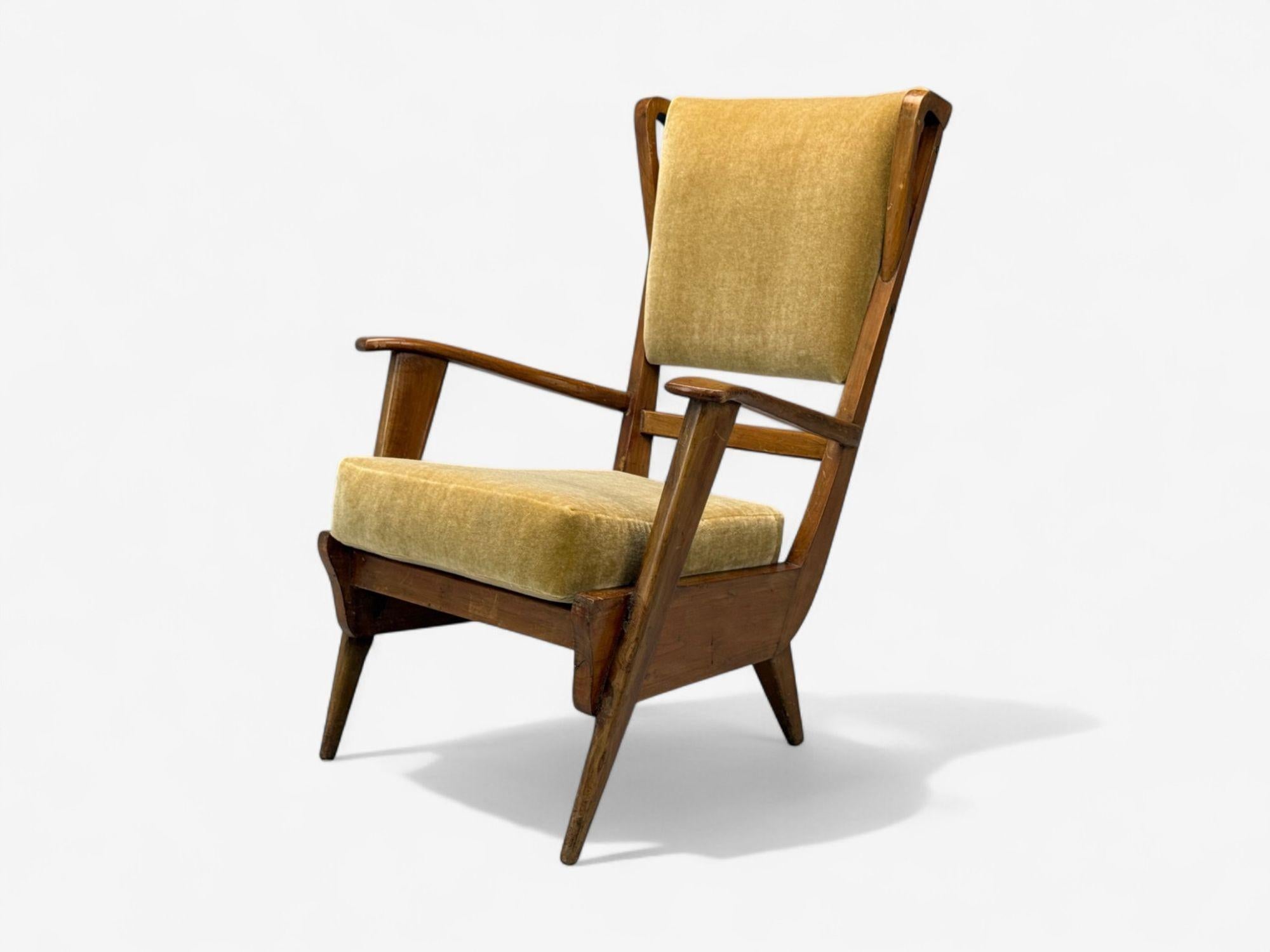 Italienische Moderne, gebeiztes Holz, Kamel Mohair, hohe Rückenlehne Sessel, Italien, 1950er Jahre

Hochskulpturaler Loungesessel, entworfen und hergestellt in Italien um 1950. Dieses Exemplar wurde neu mit Kamelhaar gepolstert und besitzt den
