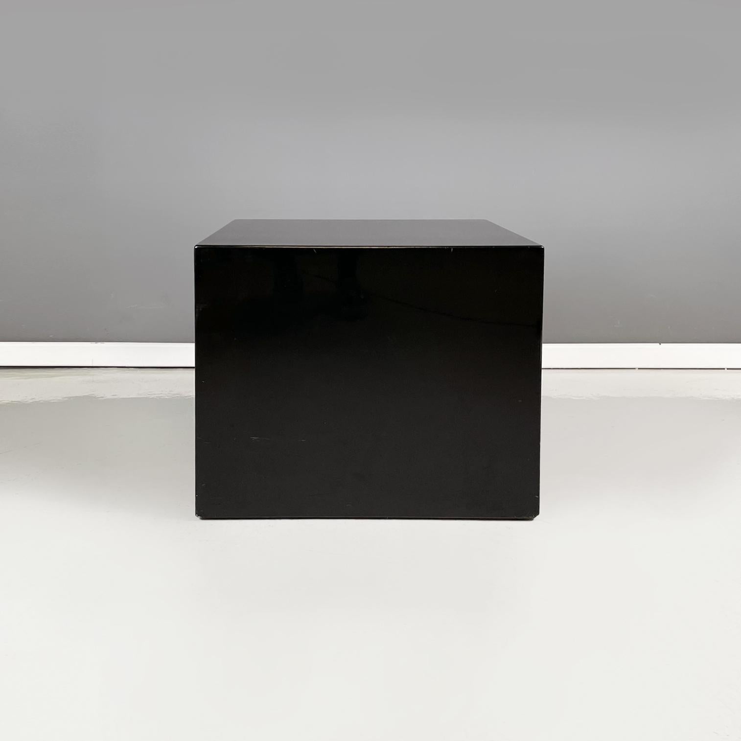 Italienische Modern Stand oder Couchtische aus schwarz lackiertem Holz, 1990er Jahre (Moderne) im Angebot