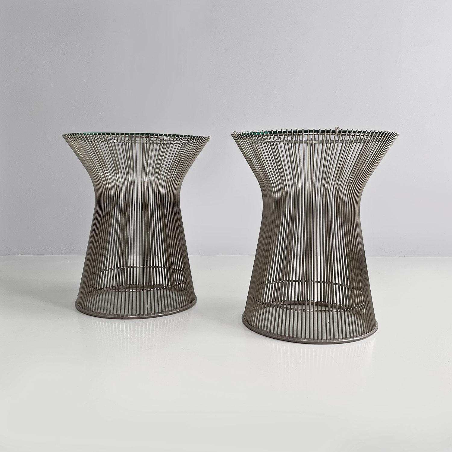Steel glass coffee tables, pair 39.5x46.5 cm 976 each.
Pair of round tables, with a structure made up of thin chromed metal bars, welded to a horizontal metal rod placed in the lower part and one in the upper part, which act both as a load-bearing
