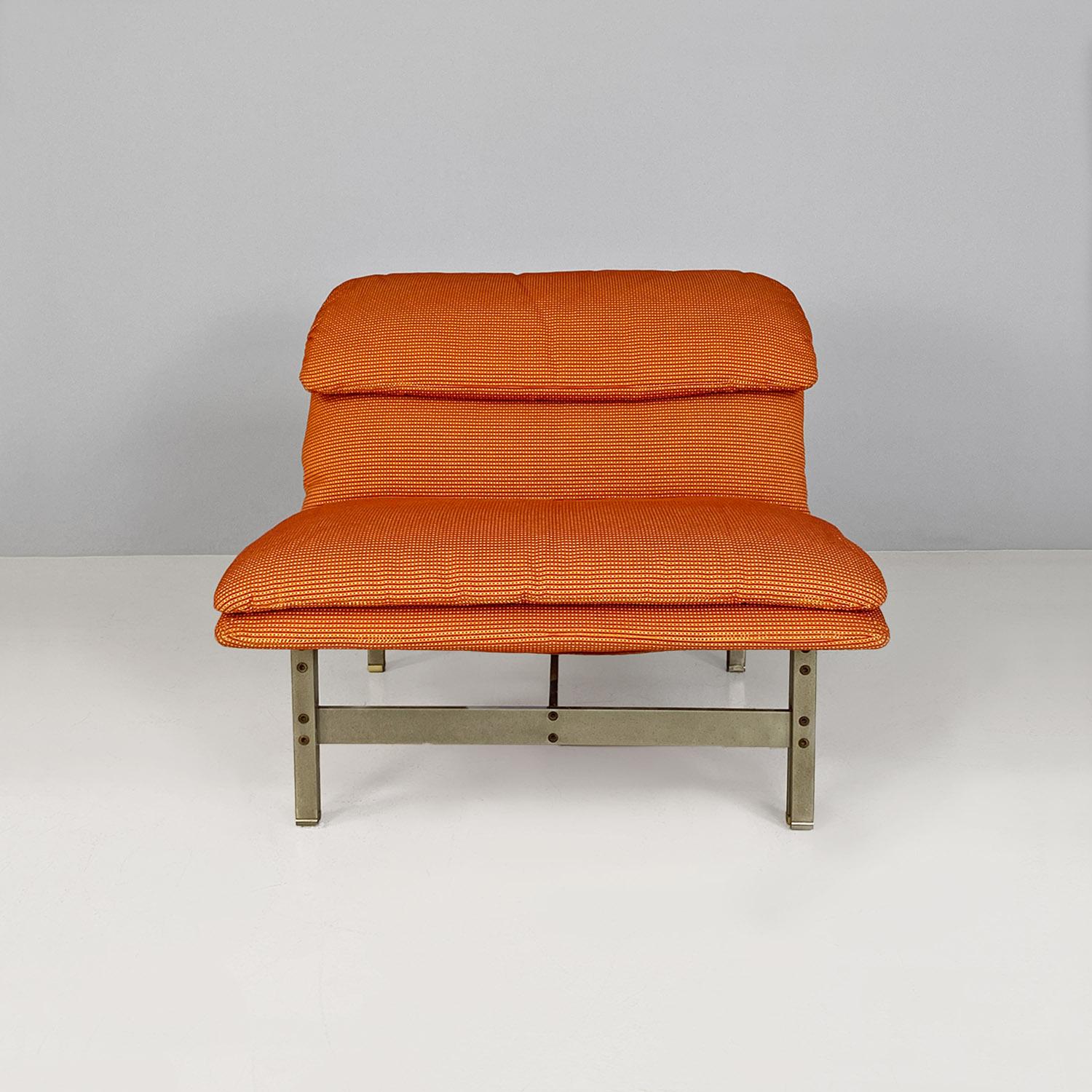 Moderner italienischer Sessel Wave aus Stahl und Stoff von Giovanni Offredi für Saporiti Italia, 1974.
Sessel Modell Wave, mit orangefarbenem Originalstoff und Struktur und Beinen aus satiniertem Stahl.
Hergestellt von Saporiti Italia, nach einem
