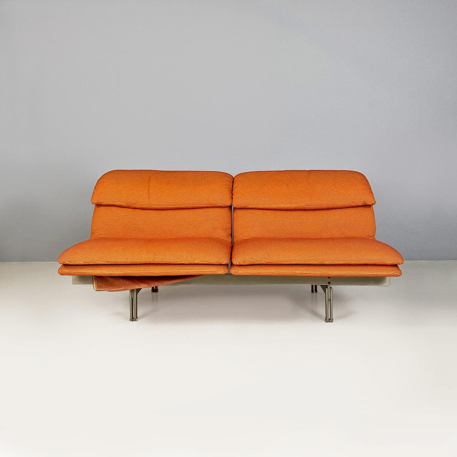 Italian modern steel and fabric Wave sofa by Giovanni Offredi for Saporiti Italia, 1974.
Wave model two seater sofa, with original orange fabric and satin steel structure and legs.
Produced by Saporiti Italia, based on a design by Giovanni Offredi,