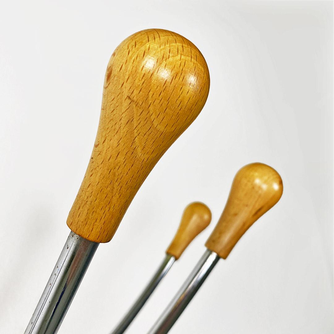 Italian modern steel beech closable wall coat hanger by DDL Group, Zanotta, 1991 in vendita 2