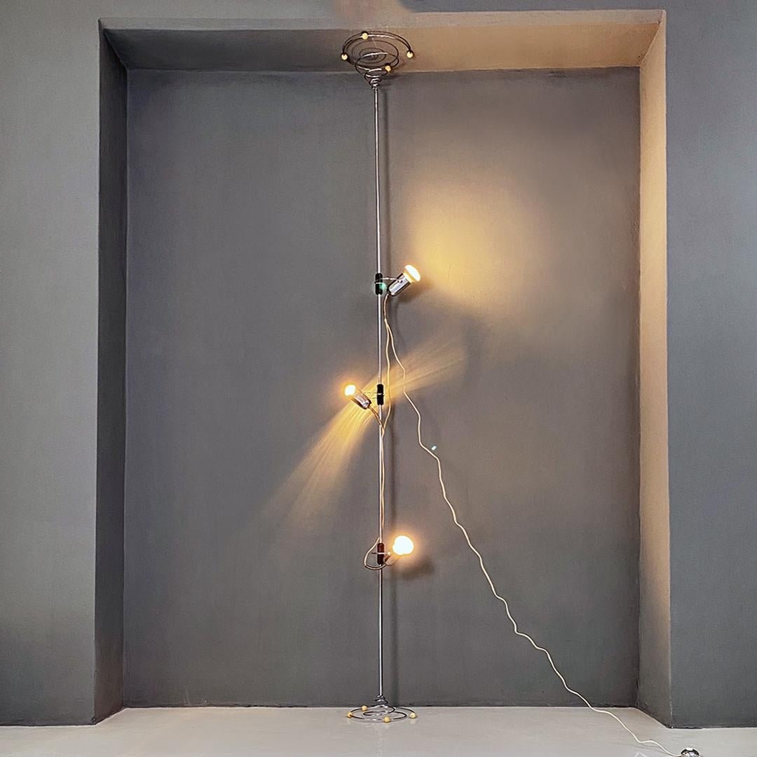 Italian modern three lights steel Floor-to-ceiling lamp by Francesco Fois for Reggiani Illuminazione, 1970s
Floor-to-ceiling lamp with adjustable height from 280 to 300cm, entirely in steel and equipped with three height-adjustable and adjustable