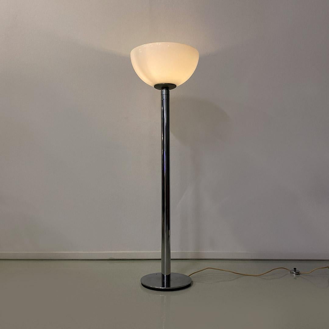 Italian modern chromed steel and white opaline glass AM/AS series floor lamp by Franco Albini and Franca Helg for Sirrah, 1970s.
Floor lamp from the AM/AS series with chromed steel structure with round base and central stem with a diameter of six