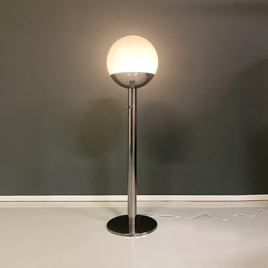 Italian modern chromed steel and glossy opal glass P428 floor lamp by Pia Guidotti Crippa for Luci Milano, 1970s.
Model P428 lamp, with chromed steel structure with round base with central stem and spherical diffuser in glossy opal glass, placed on