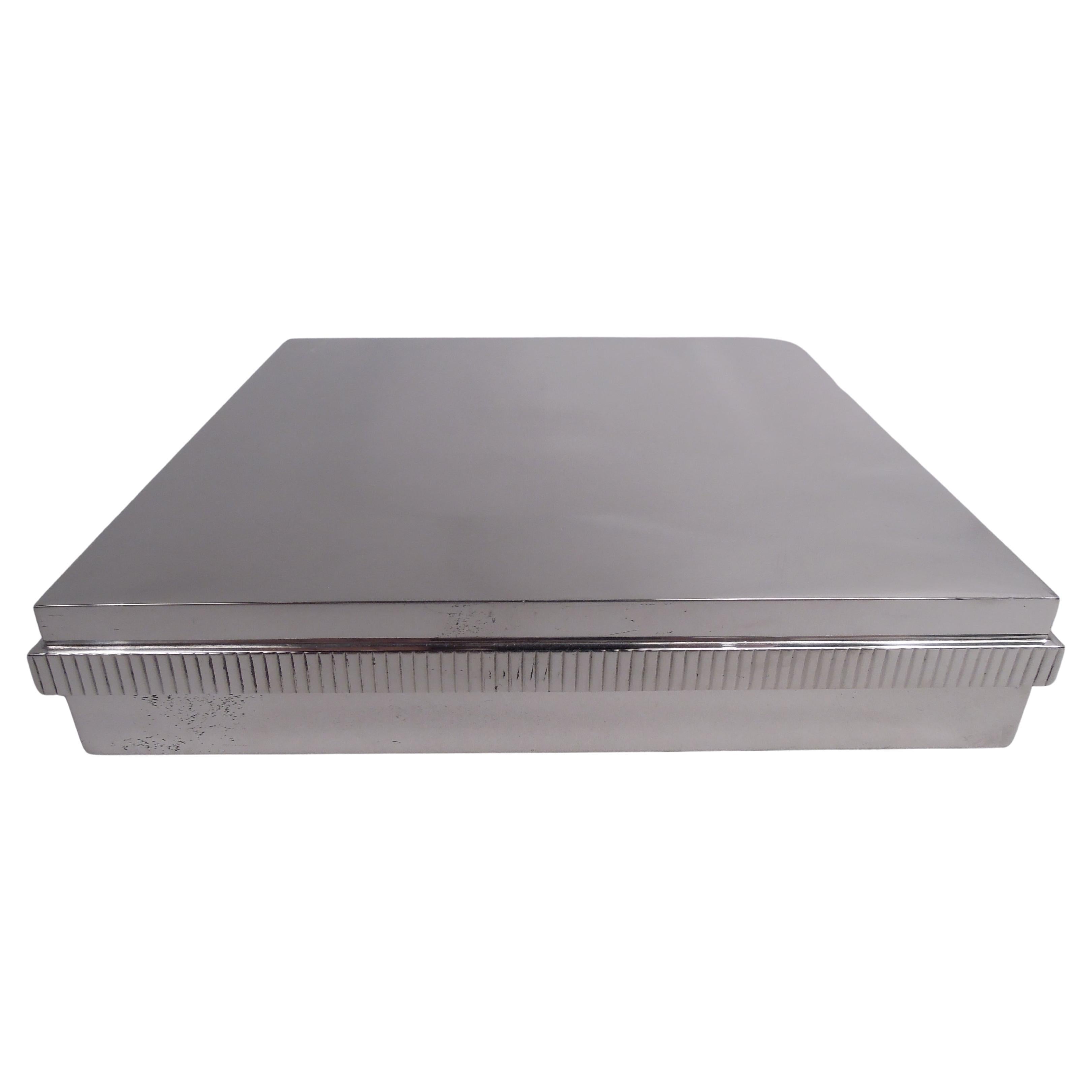 Caja moderna italiana de plata de ley en venta