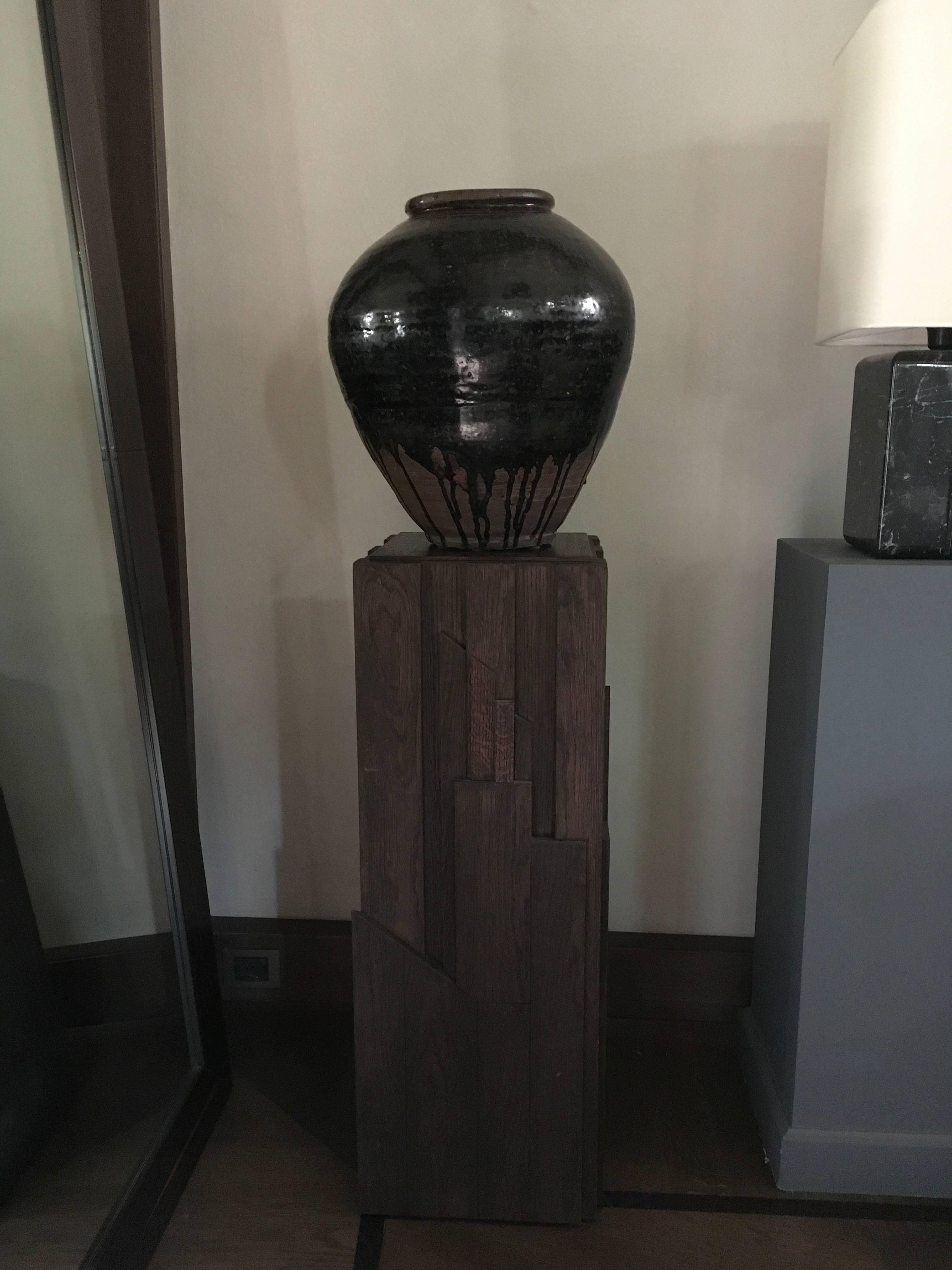 Minimaliste Colonne en bois de chêne sculptée à la main en Italie en vente