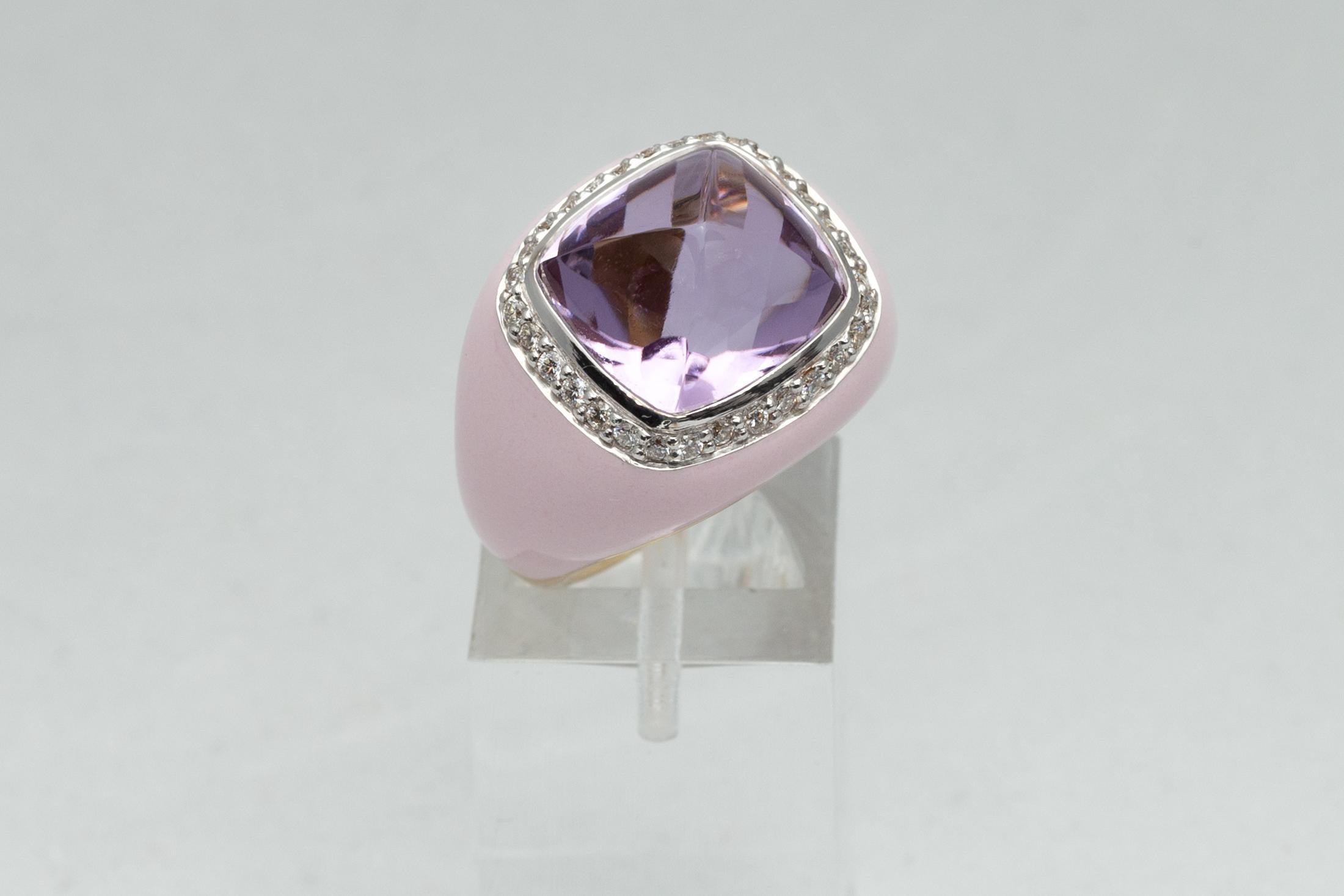 An Italian Modern sugarloaf cabochon light Amethyst pink enameled cocktail ring in 18K yellow gold, circa 2000. Boasting a mesmerizing light sugarloaf cabochon Amethyst of high end quality surrounded by Diamonds of 0.28 carats and set in pink enamel