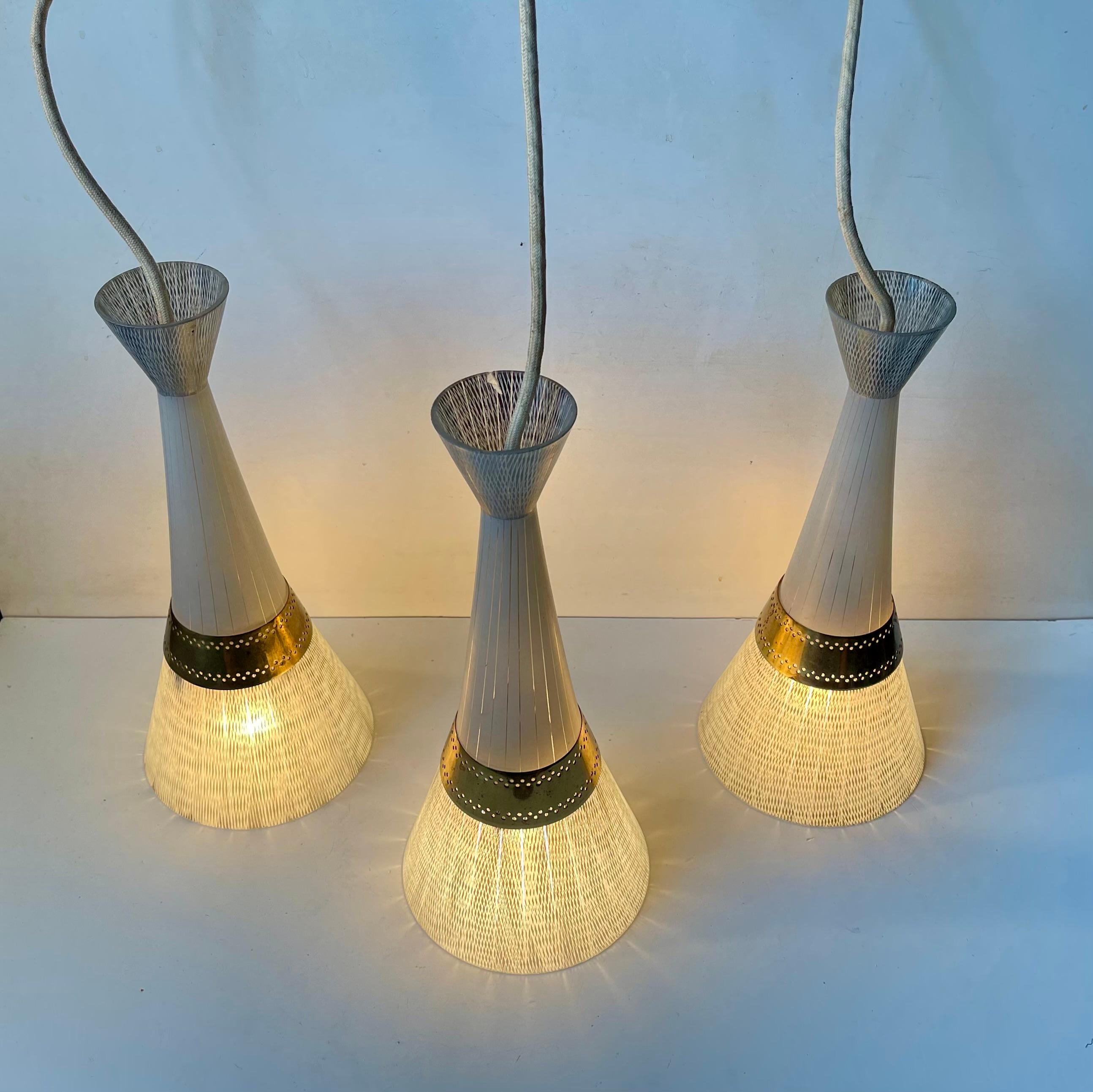Moderner italienischer Diablo Trio-Kronleuchter mit Schmetterlingsglas-Hängelampe, 1950er Jahre (Italienisch) im Angebot