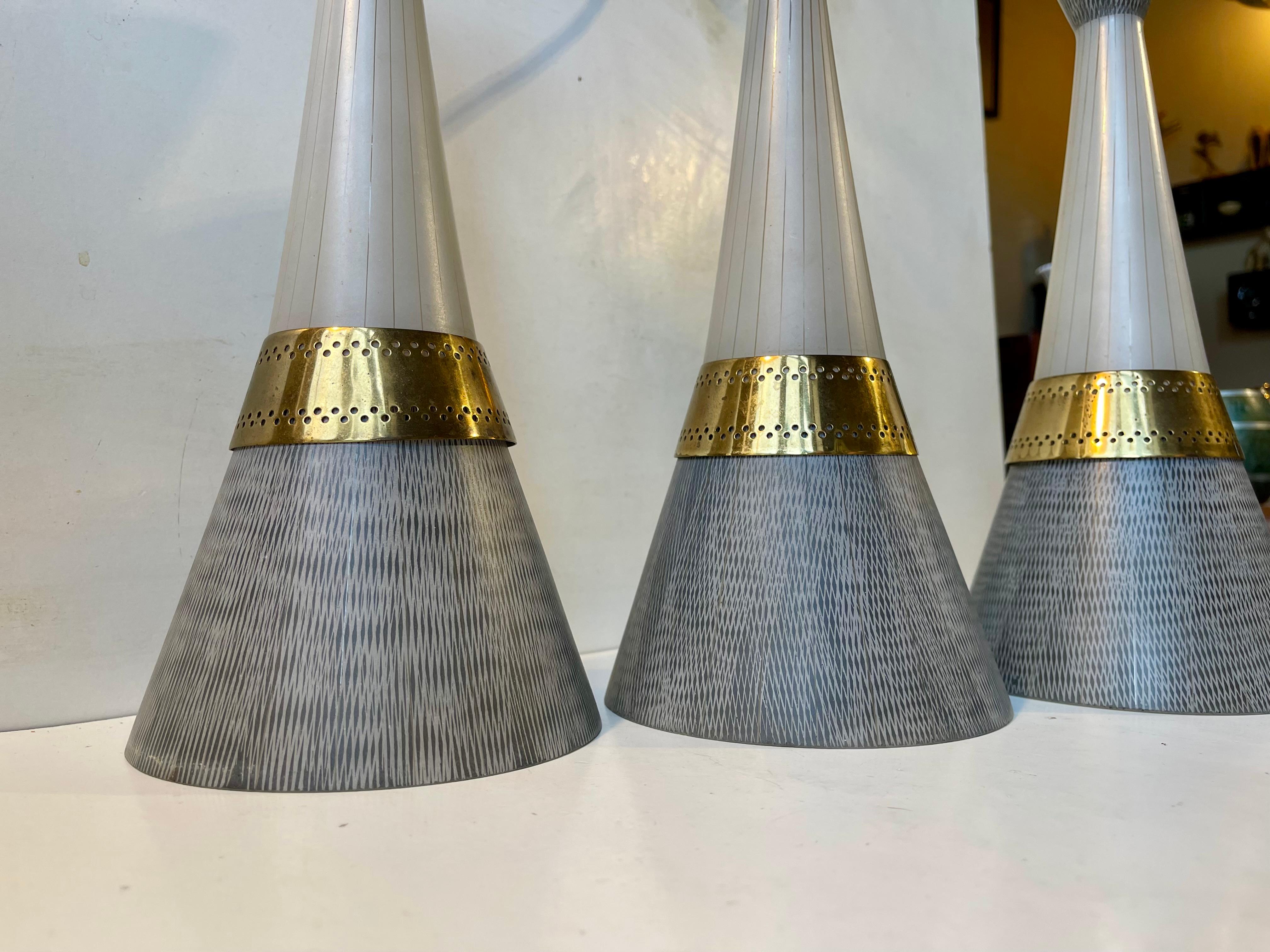 Moderner italienischer Diablo Trio-Kronleuchter mit Schmetterlingsglas-Hängelampe, 1950er Jahre (Mitte des 20. Jahrhunderts) im Angebot