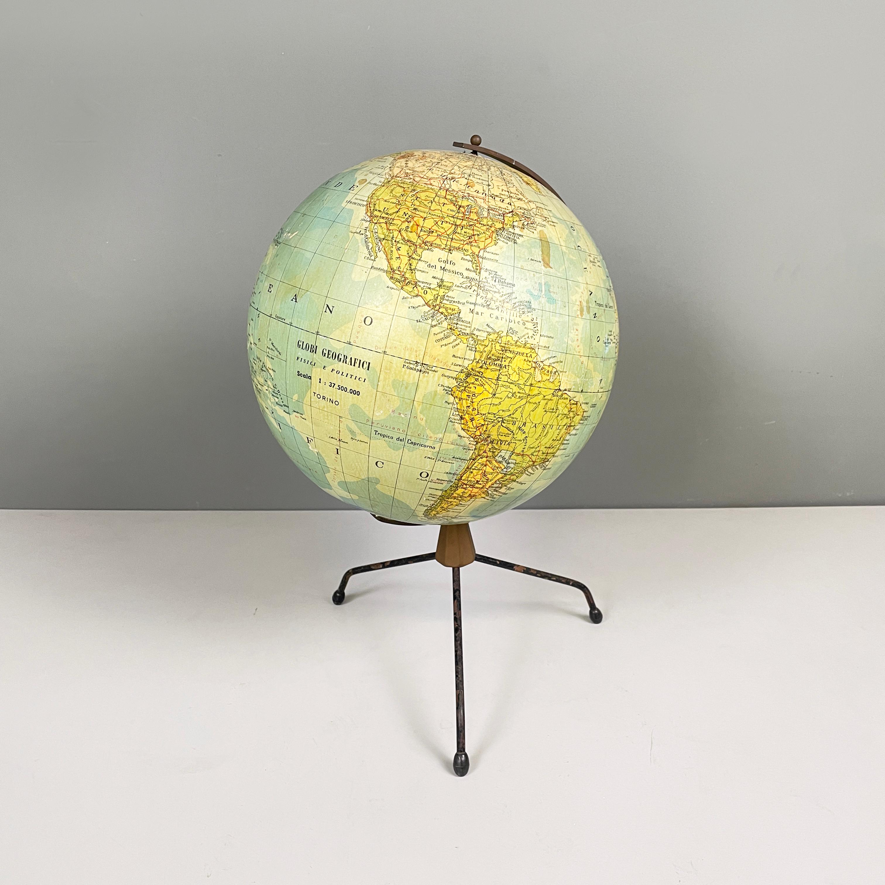 Italian modern Table globe map of the world in metal, 1960s
Table map of the world with metal structure. The globe rotates thanks to the pins of the curved metal structure. The base has 3 legs in black painted metal rod with oval feet.
1960