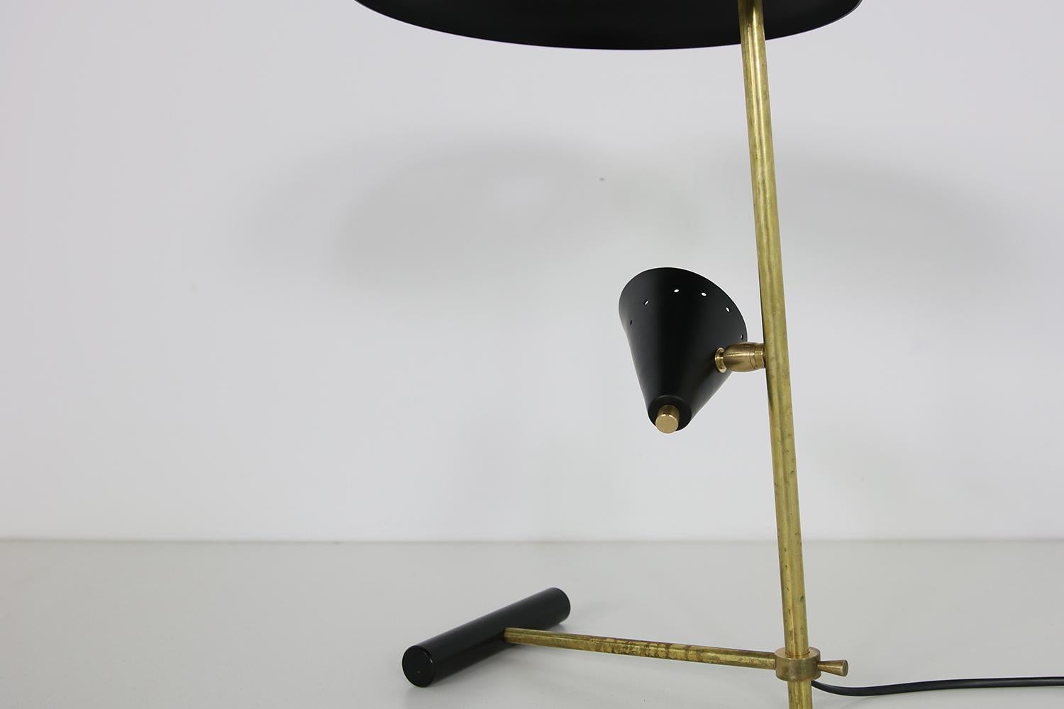 Italian Modern Table Lamp Black & Brass with Adjustable Lampshade Stilnovo Style In Good Condition For Sale In Hamminkeln, DE