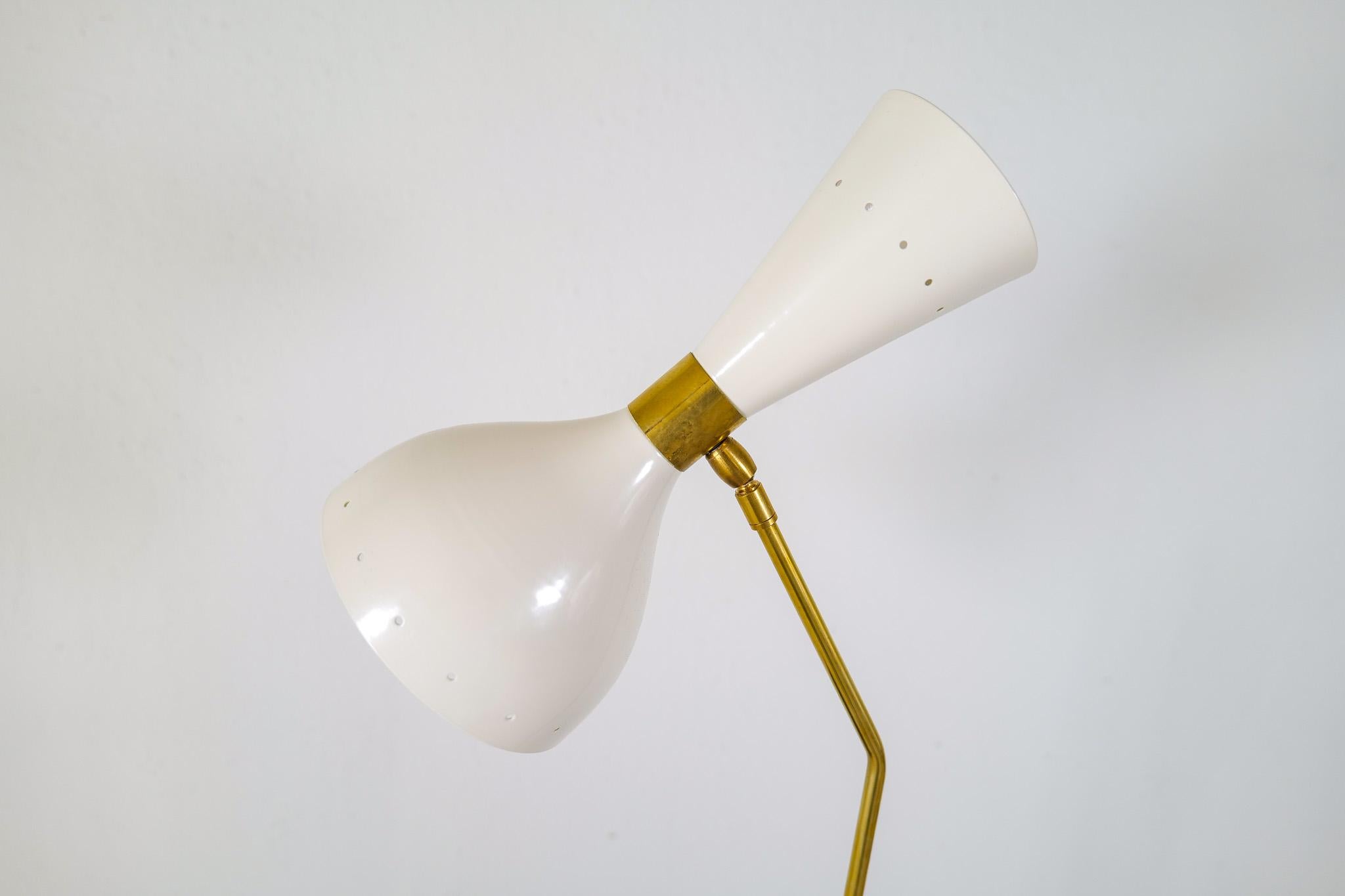 Lampe de bureau moderne italienne en laiton et métal, style Stilnovo en vente 2